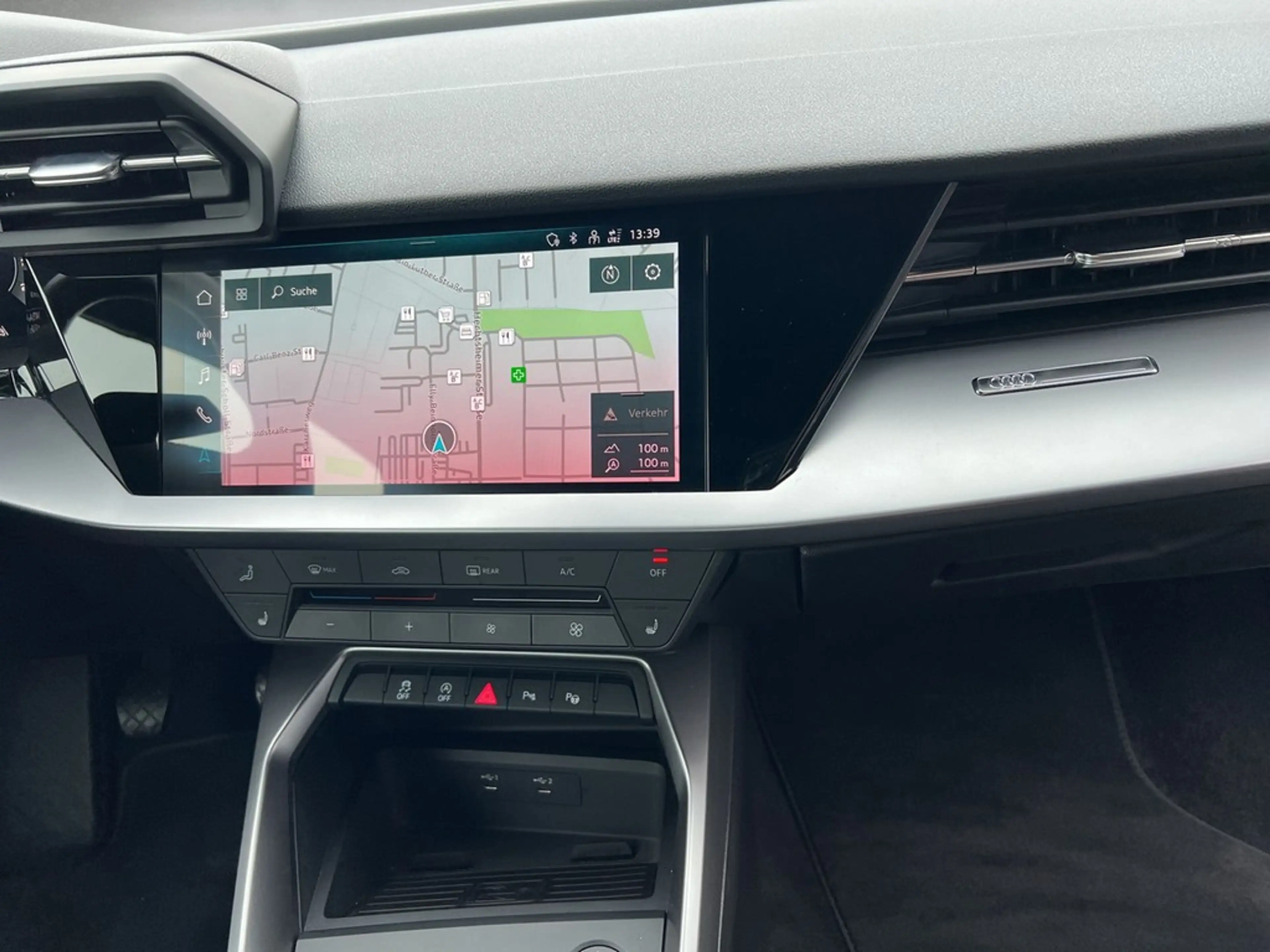 Audi A3 Sportback 30 TFSI — photo 10