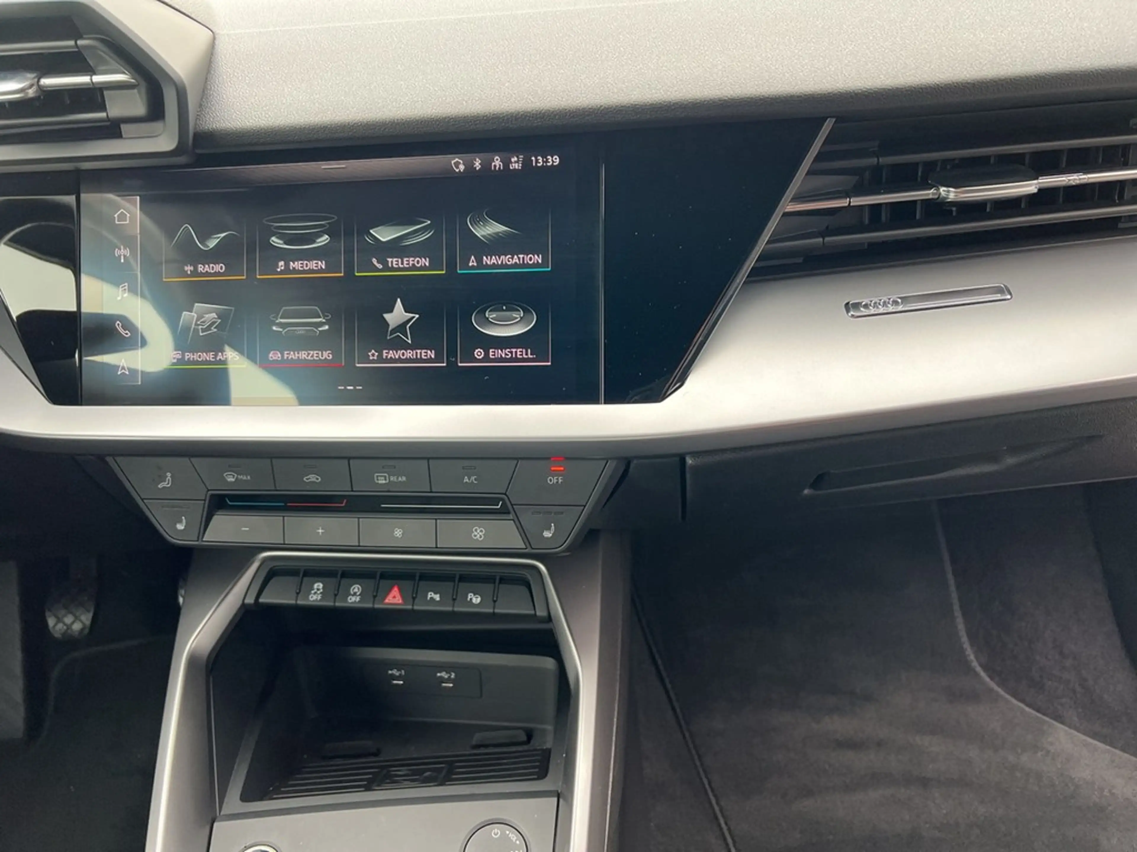 Audi A3 Sportback 30 TFSI — photo 11