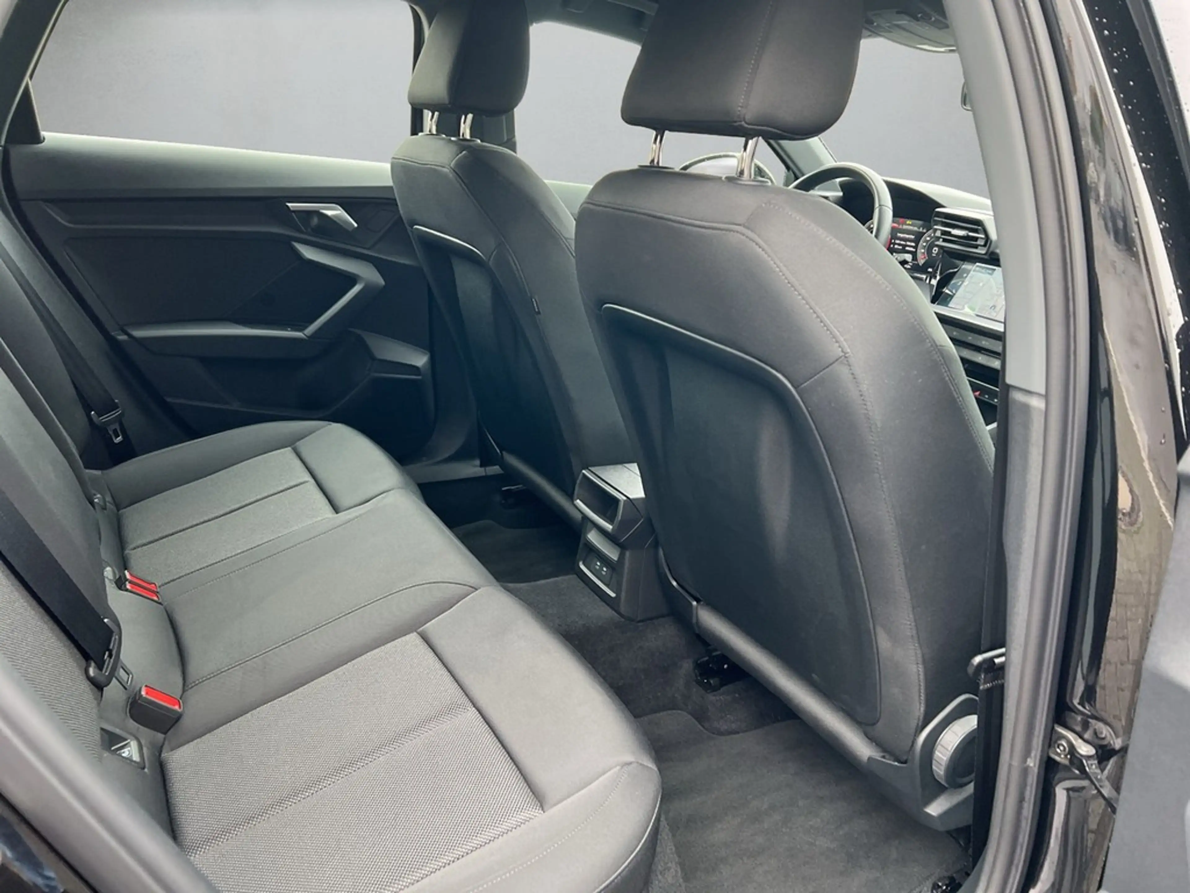 Audi A3 Sportback 30 TFSI — photo 12