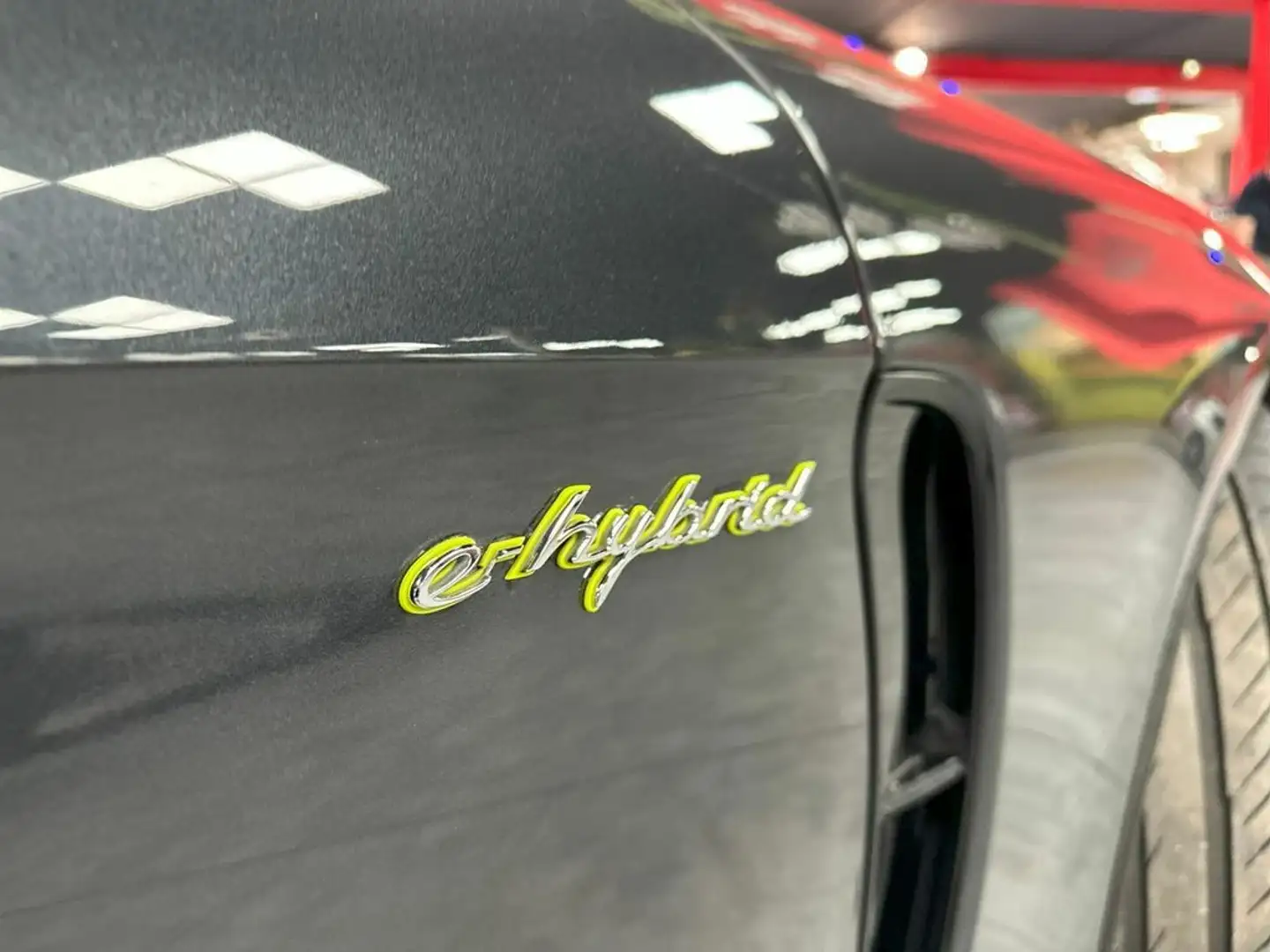 Porsche Panamera 4 E-Hybrid Sport Turismo 462CV Jaune - 2