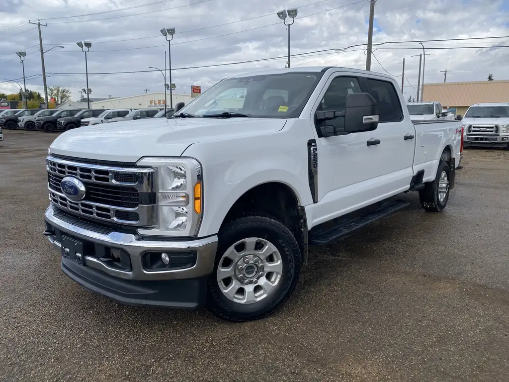 2023 Ford F-250 Super Duty XLT Crew Cab 176 | 4X4 | Trailer Sway Control | SY — photo 2