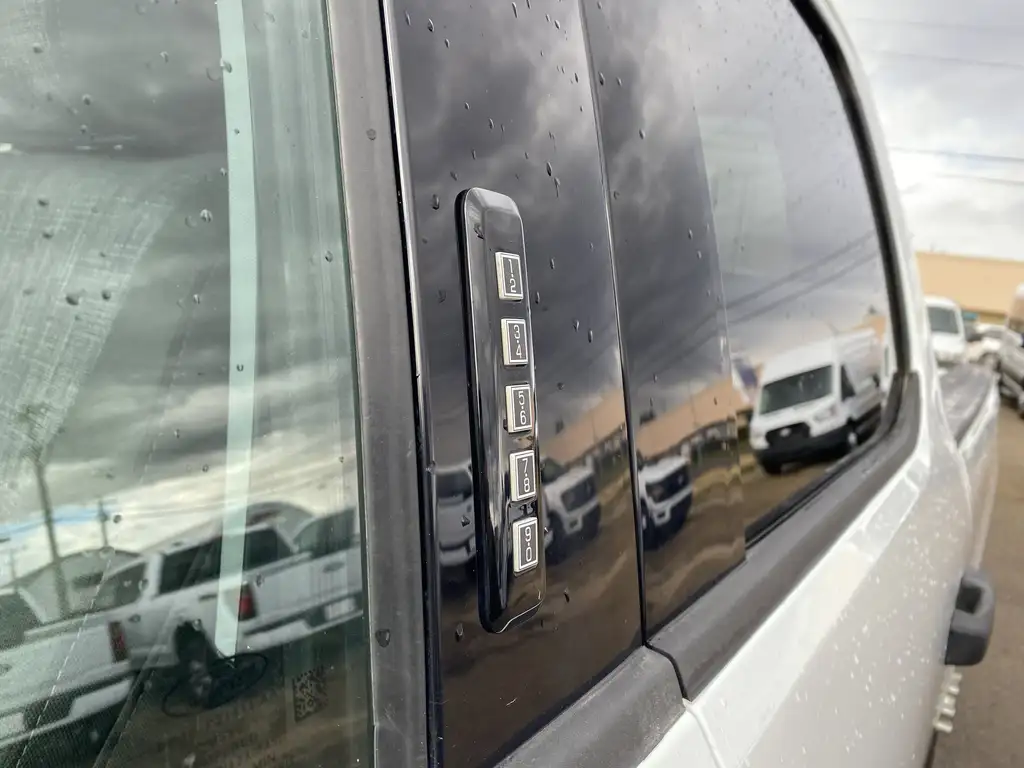 2023 Ford F-250 Super Duty XLT Crew Cab 176 | 4X4 | Trailer Sway Control | SY — photo 5
