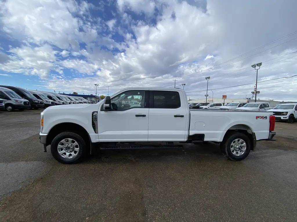 2023 Ford F-250 Super Duty XLT Crew Cab 176 | 4X4 | Trailer Sway Control | SY — photo 4