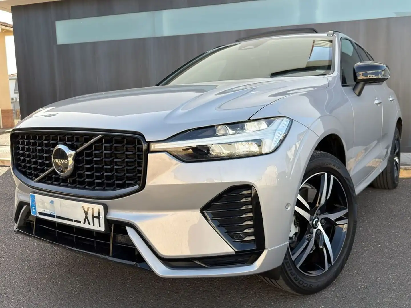 Volvo XC60 2.0 B4 G Plus Dark Auto Beige - 2