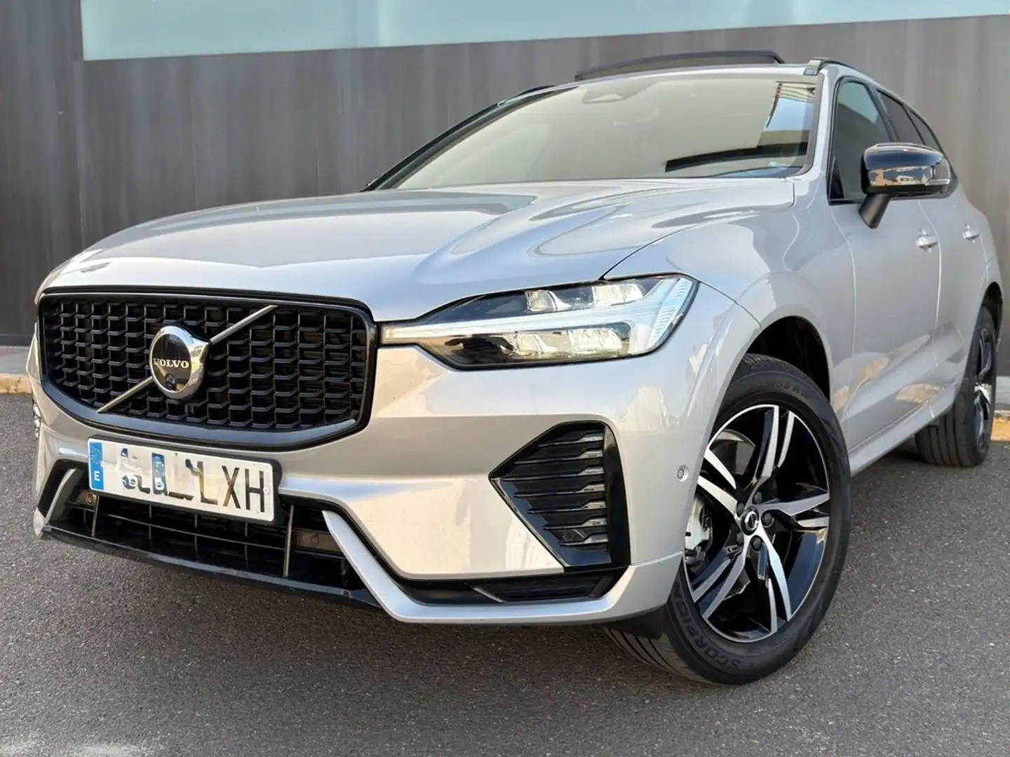 Volvo XC60 2.0 B4 G Plus Dark Auto Beige - 1