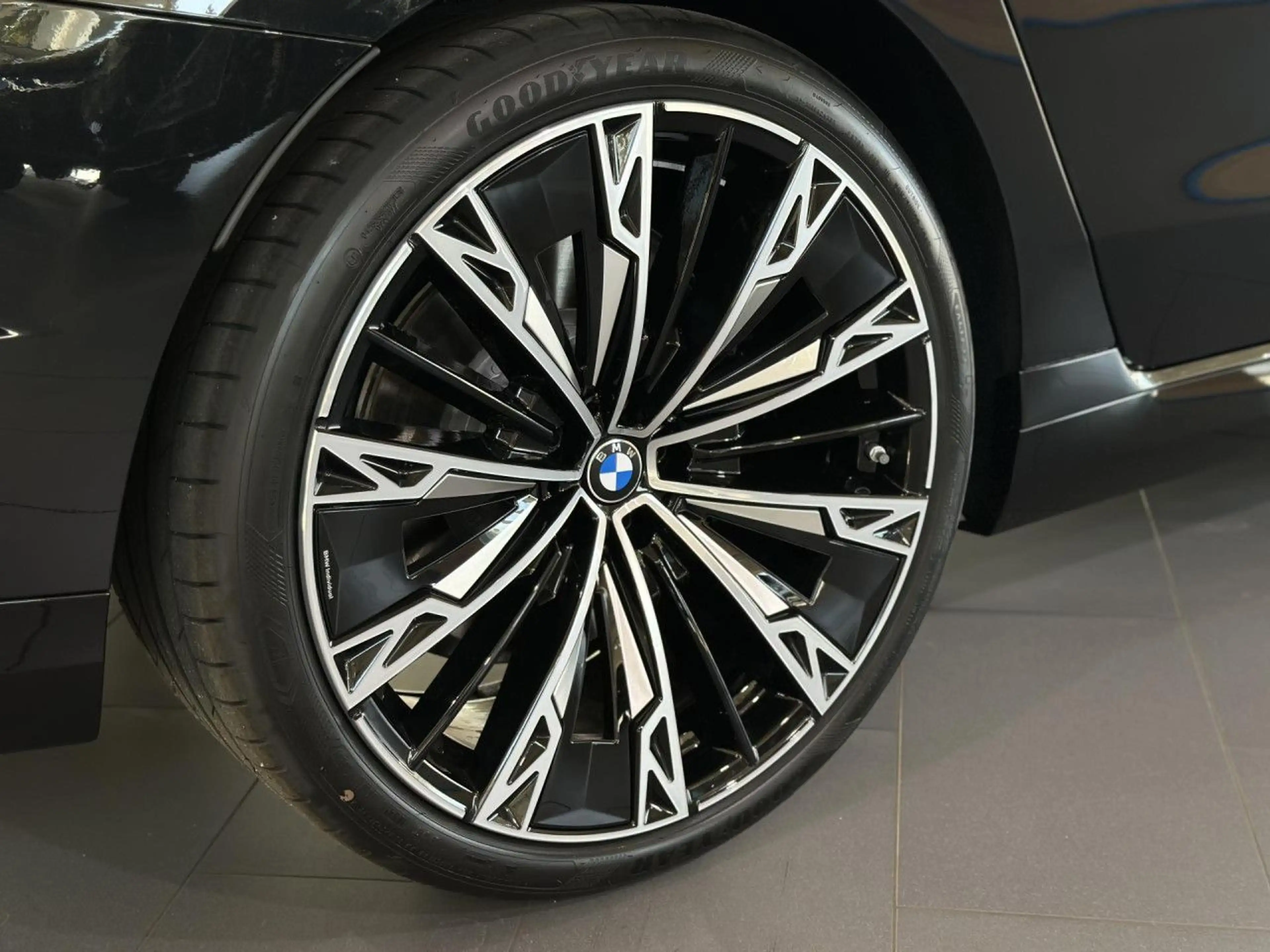 BMW 740 xDrive M Sport Pro Massage Integral Sitzbel. — photo 12