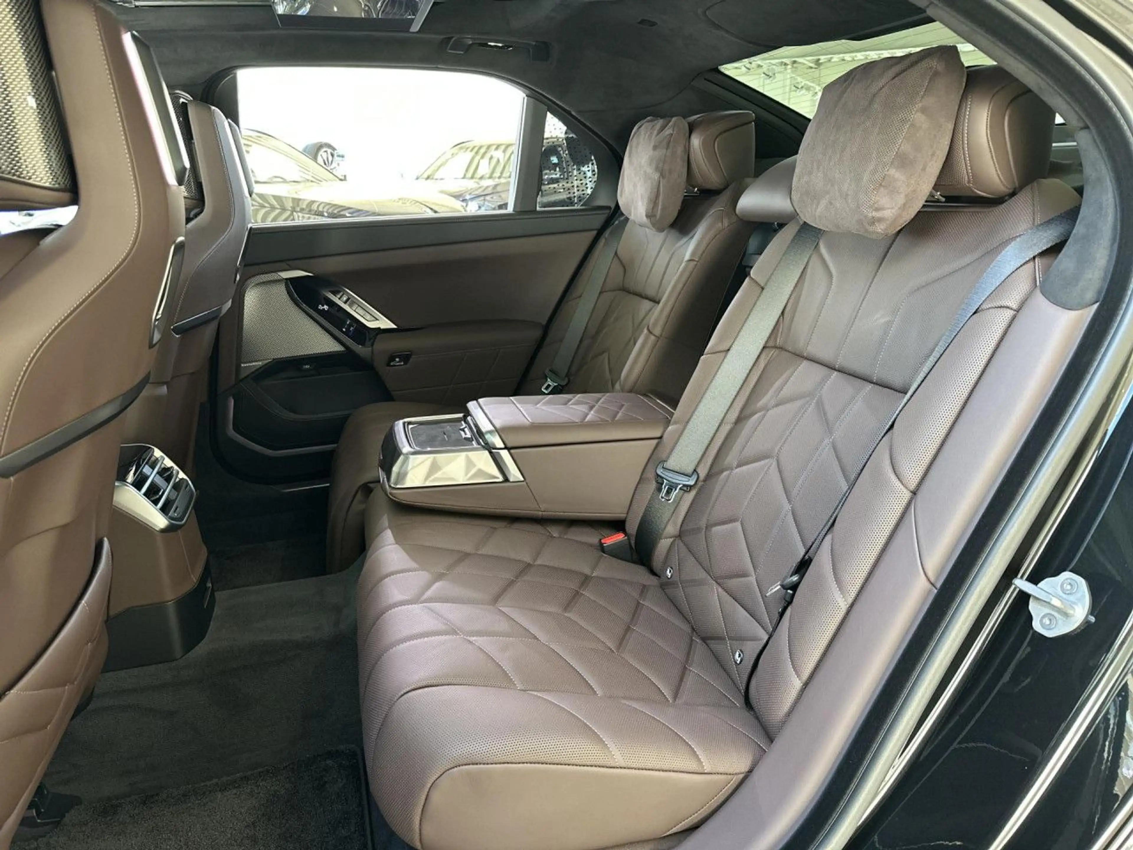 BMW 740 xDrive M Sport Pro Massage Integral Sitzbel. — photo 15
