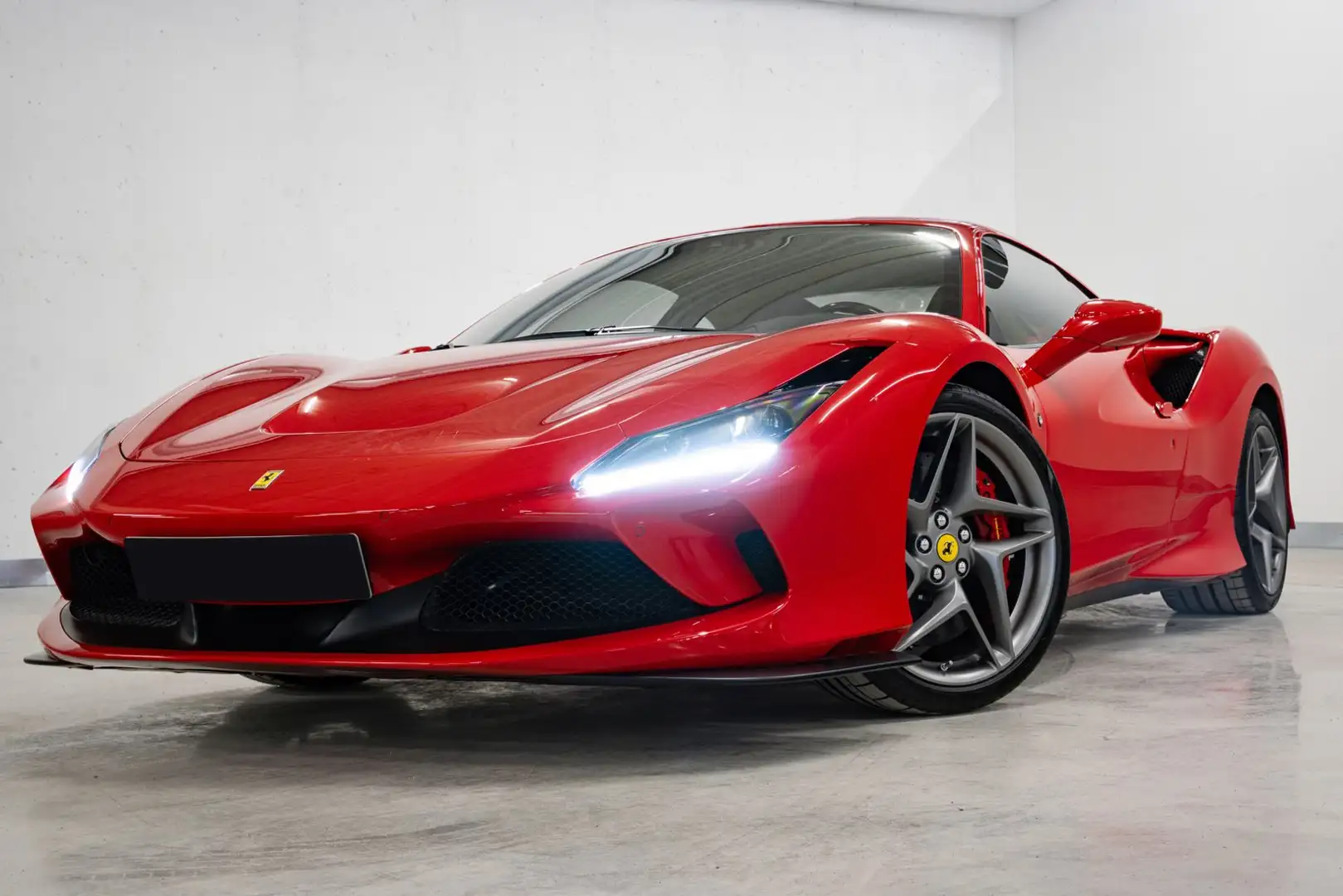 Ferrari F8 Tributo Ferrari F8 Tributo – Rosso Corsa | Carbon Racing Seats | Lift | 2.800 km | Ferrari Garantie - 1. BESITZ Rot - 1