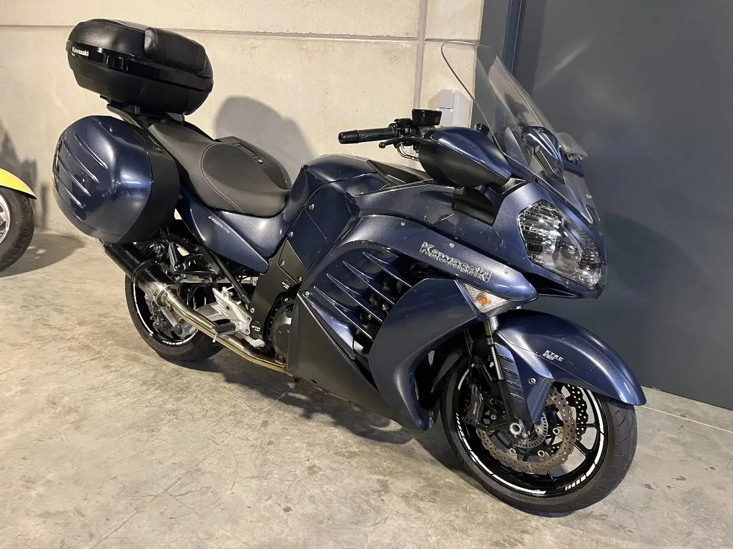 Kawasaki GTR 1400 toptouring met topcase en sportuitlaat - 1