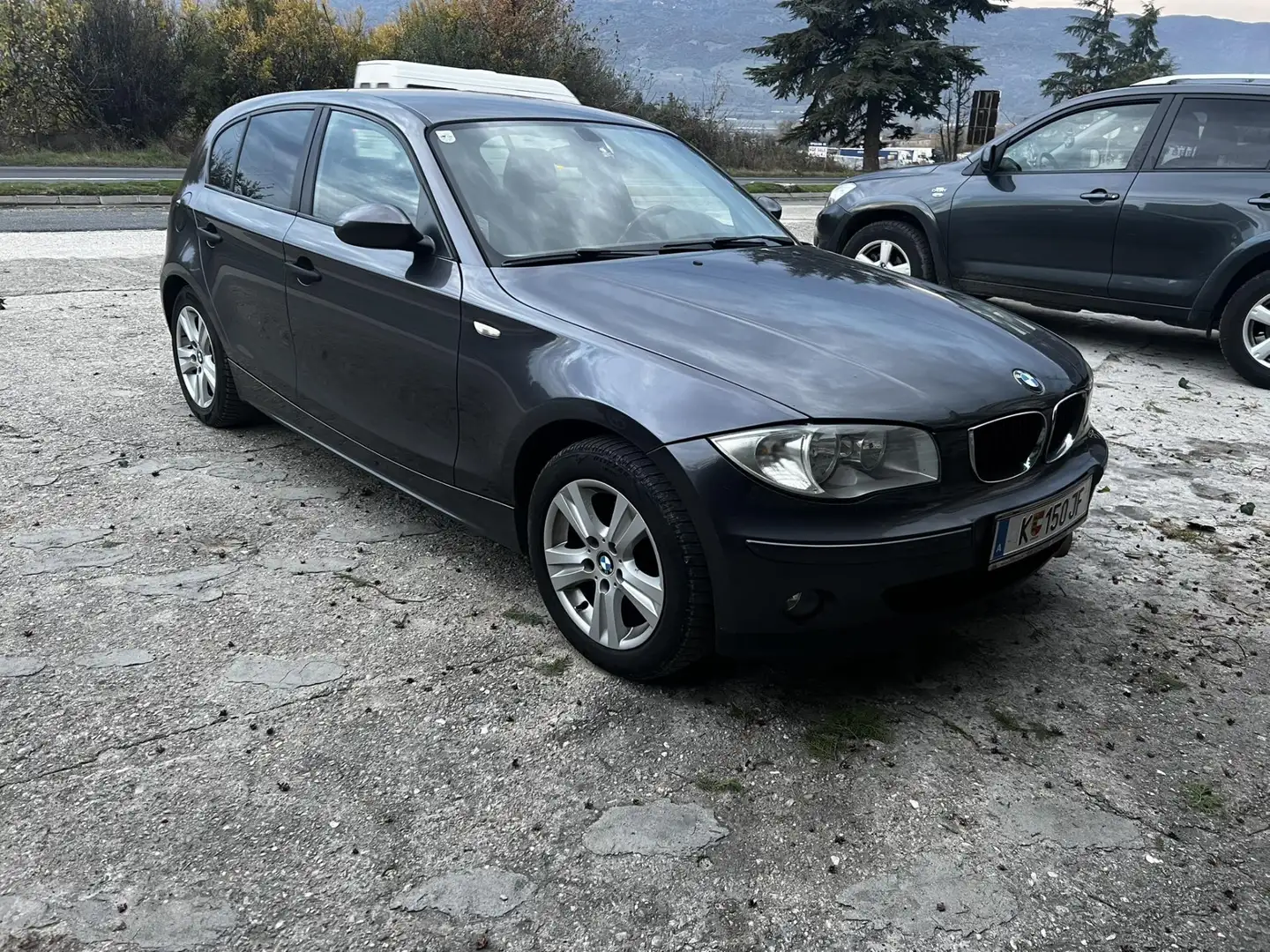BMW 118 118d Šedá - 1