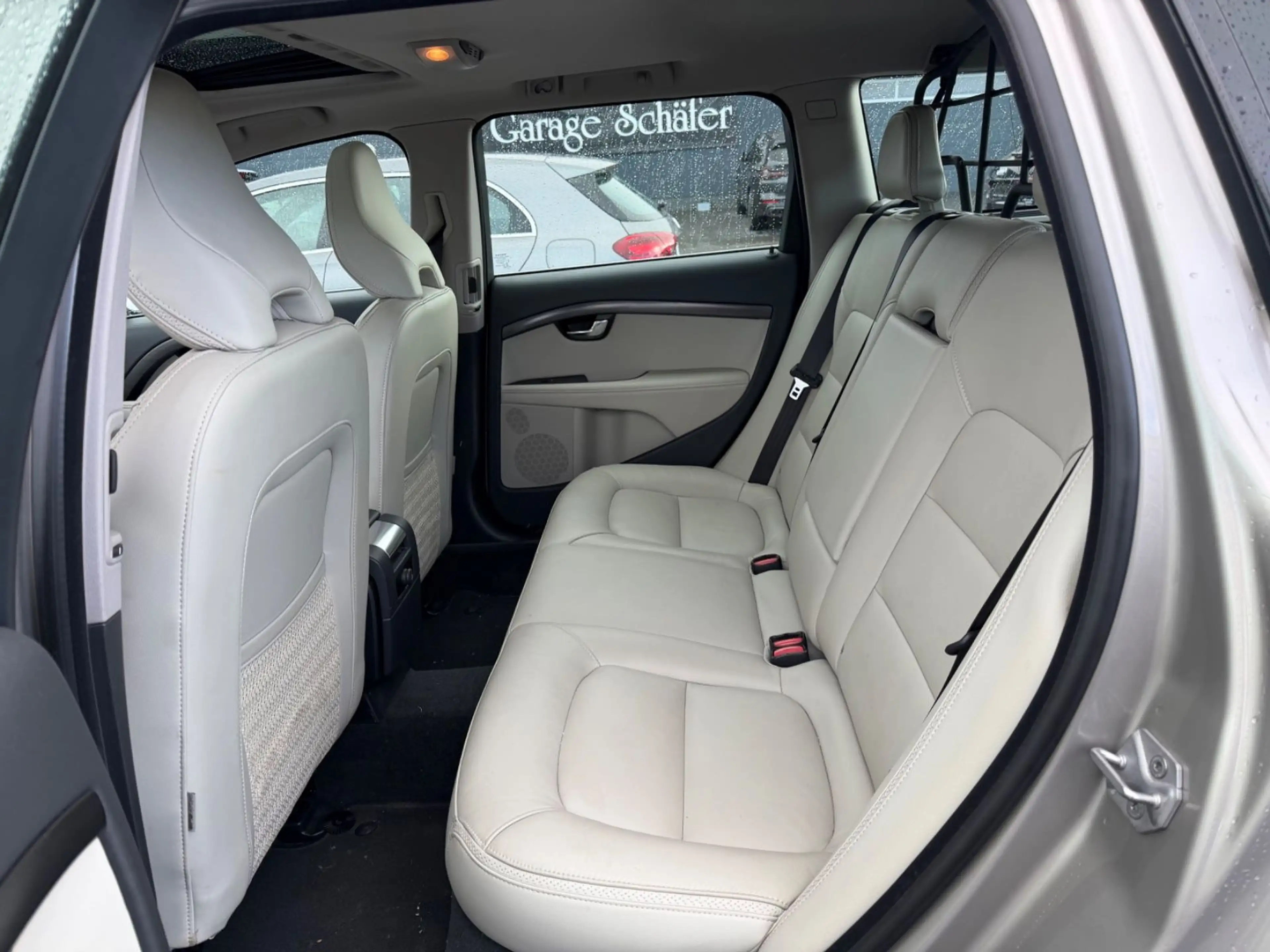 Volvo XC70 Summum 2WD Glasdach Standheizung Leder — photo 11