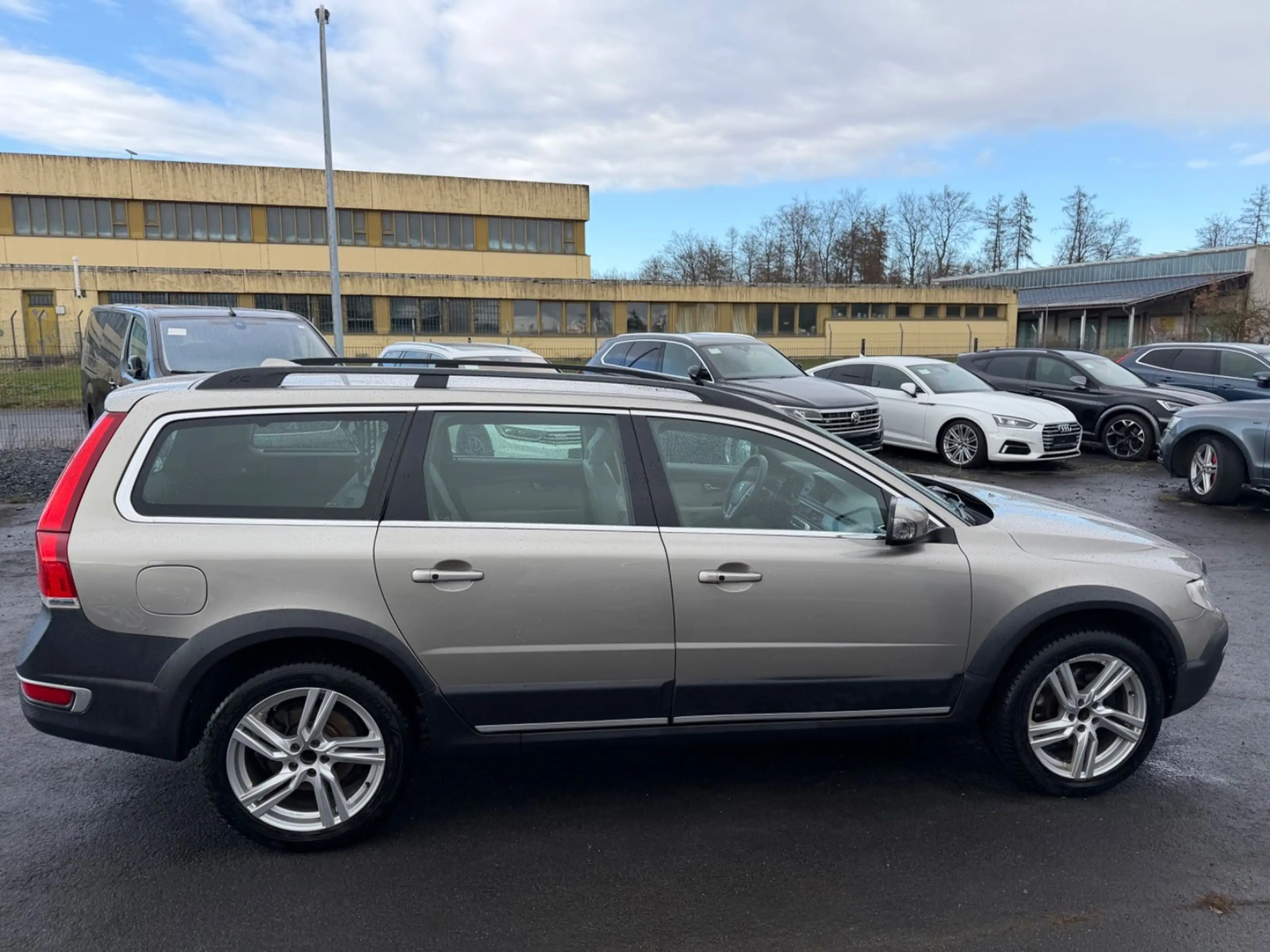 Volvo XC70 Summum 2WD Glasdach Standheizung Leder — photo 4