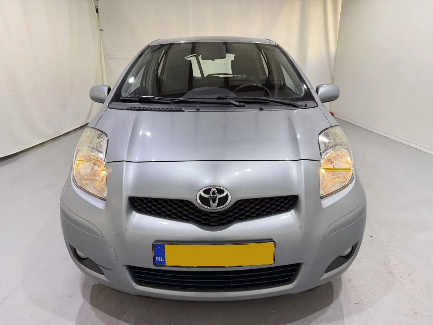 Toyota Yaris 5-Drs 1.3 VVT-i Automaat Clima Grijs - 2