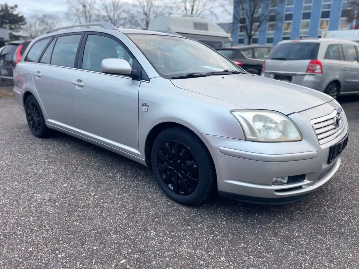 Toyota Avensis Combi Sol 2.0-l-D-4D / Tüv 12.27 / 2.Han Grau - 1