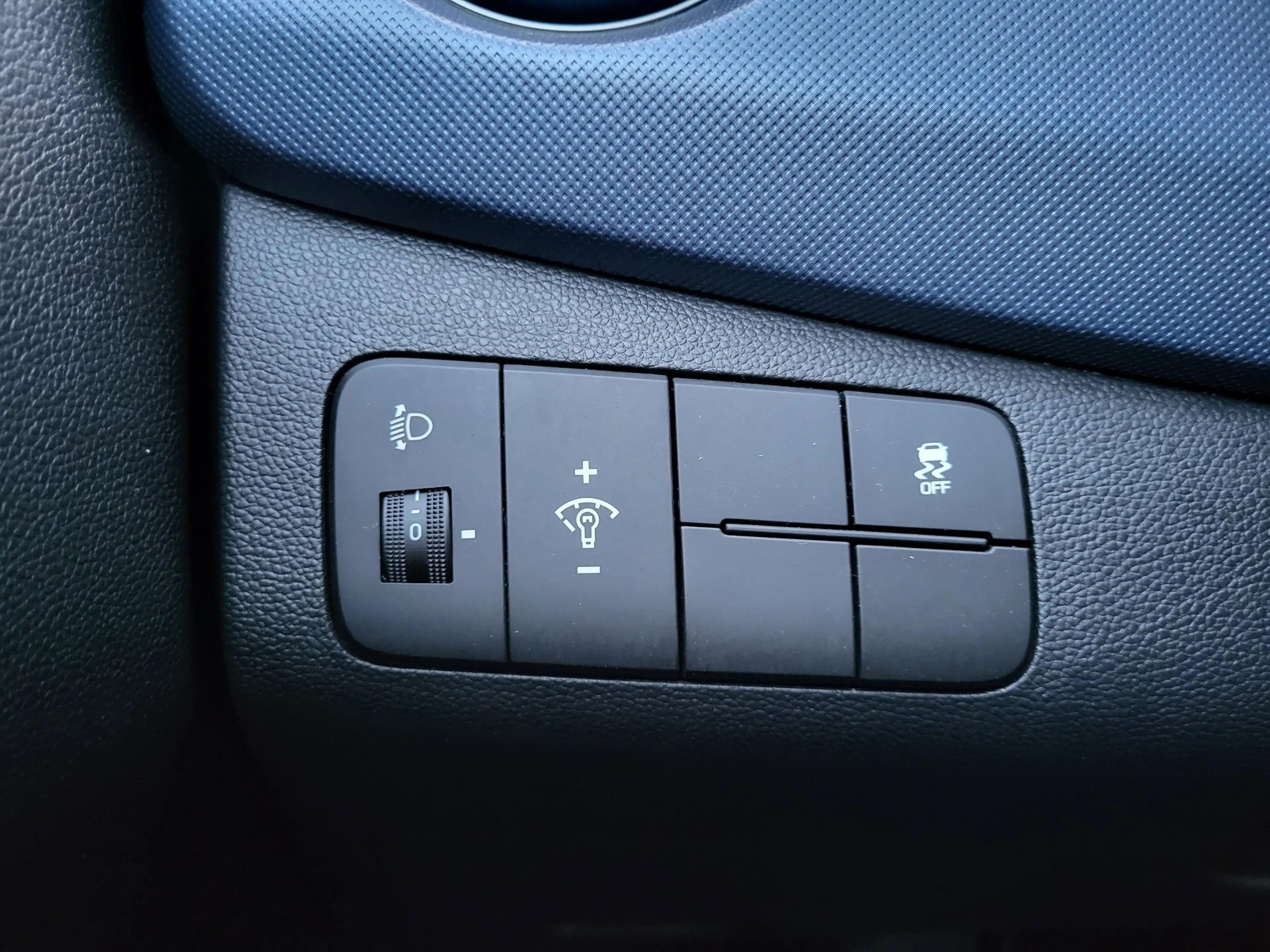 Hyundai i10 i10 1.0i Twist GO! — photo 12