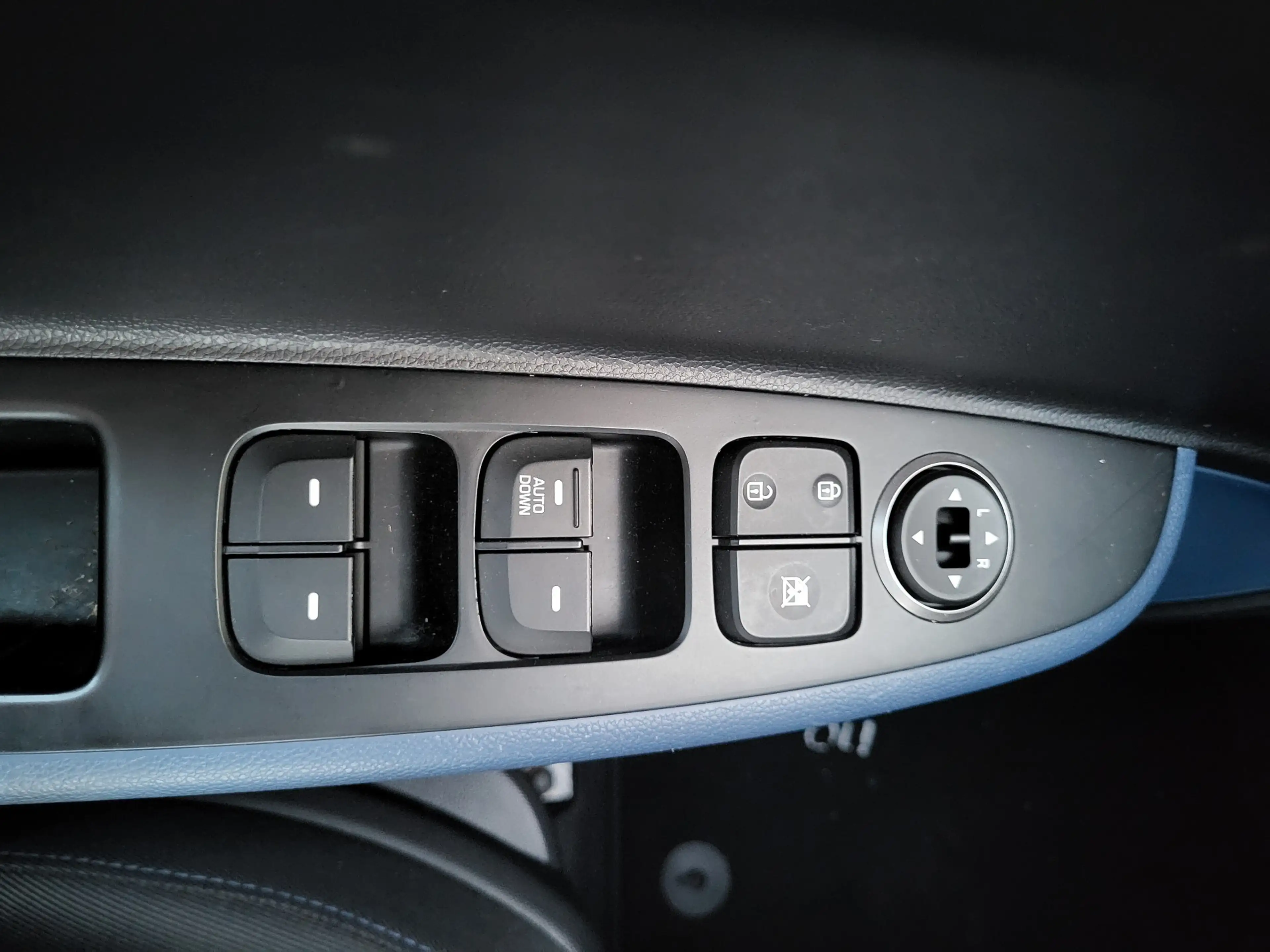 Hyundai i10 i10 1.0i Twist GO! — photo 14