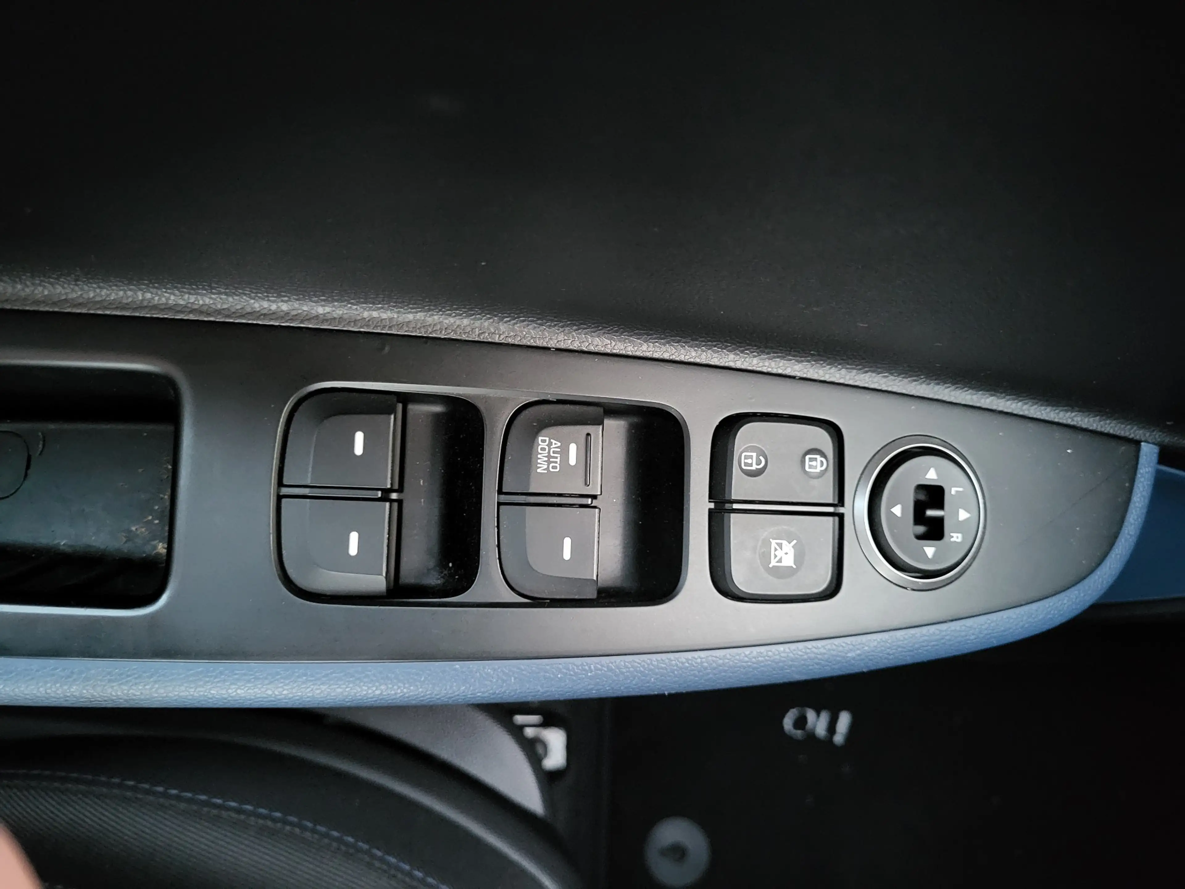 Hyundai i10 i10 1.0i Twist GO! — photo 13