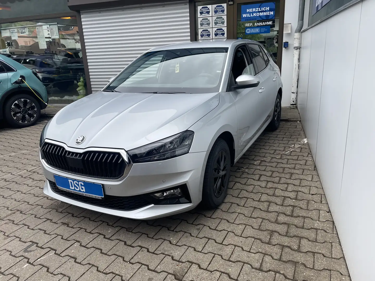 Skoda Fabia 1.0 TSI DSG Selection, Kamera,SH,LED, LAGERND Silber - 2