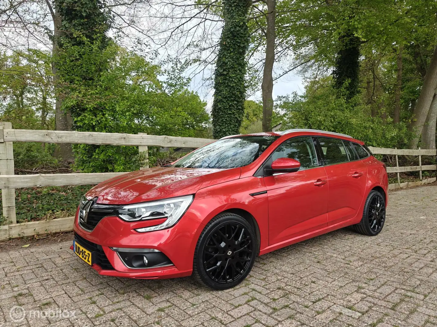Renault Megane Estate 1.3 TCe Limited Automaat|18''Sportvelgen|Tr Rood - 1