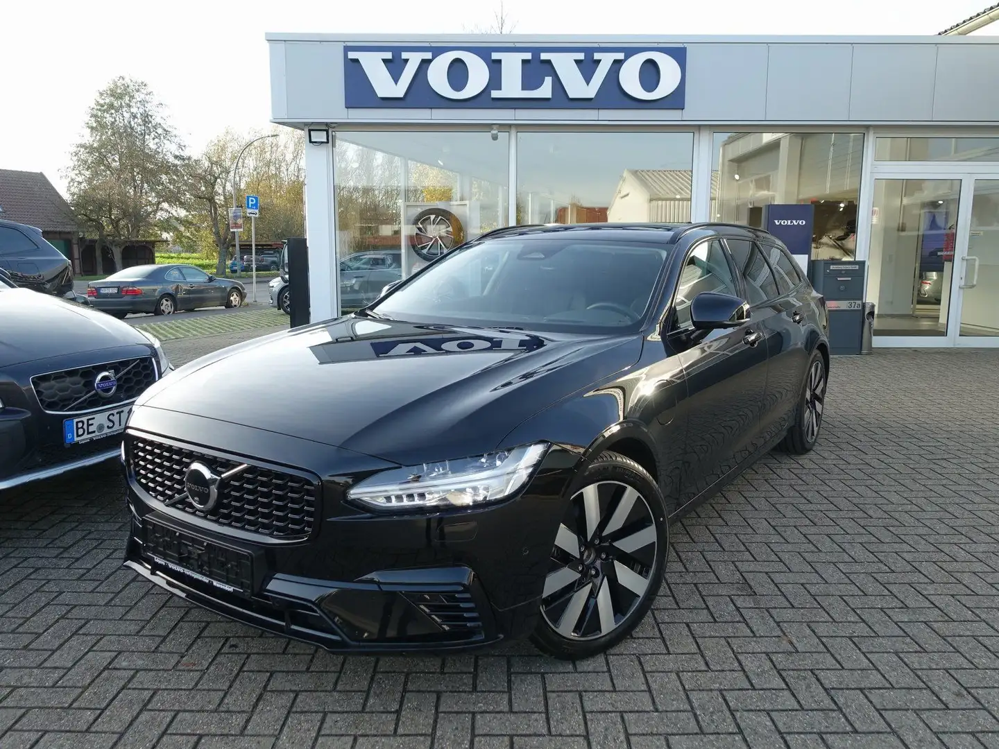 Volvo V90 Ultra Dark T8 AWD Plug-in Hybrid/HeadUP/360° Schwarz - 1
