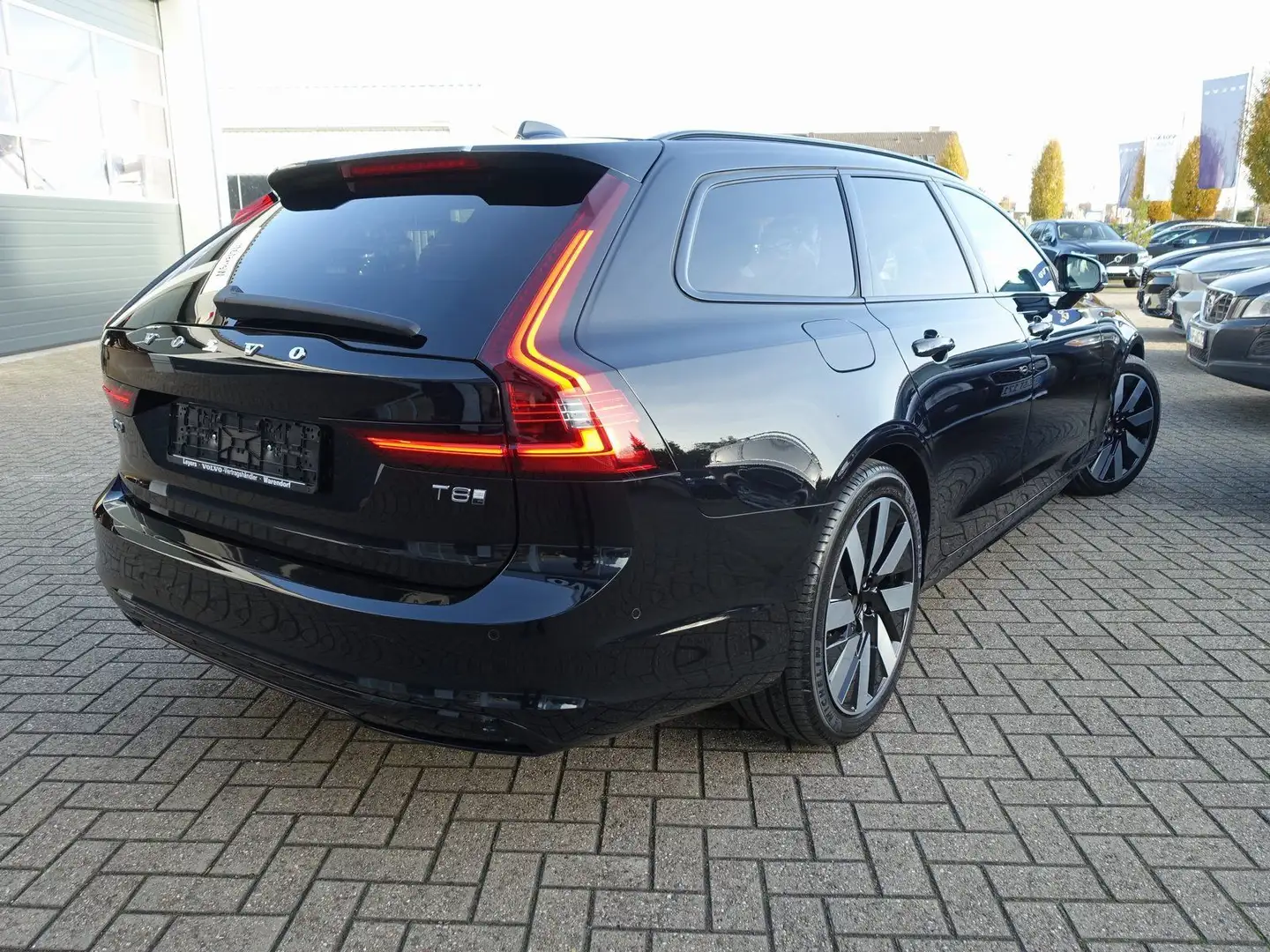 Volvo V90 Ultra Dark T8 AWD Plug-in Hybrid/HeadUP/360° Schwarz - 2