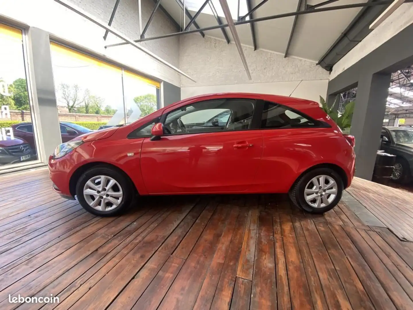 Opel Corsa 1.2i 70 E BERLINE Essentia Rot - 2