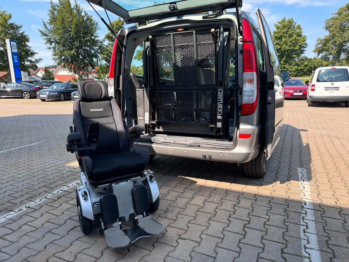 Mercedes-Benz Vito 115CDI PARAVAN inkl. Rollstuhl Beh.Umbau Silber - 2