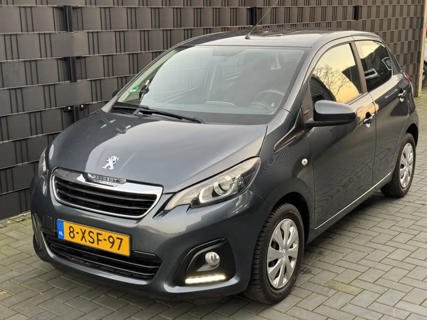Peugeot 108 1.0 e-VTi Active Airco 5Drs NAP Apk Bluetooth Led Gris - 1