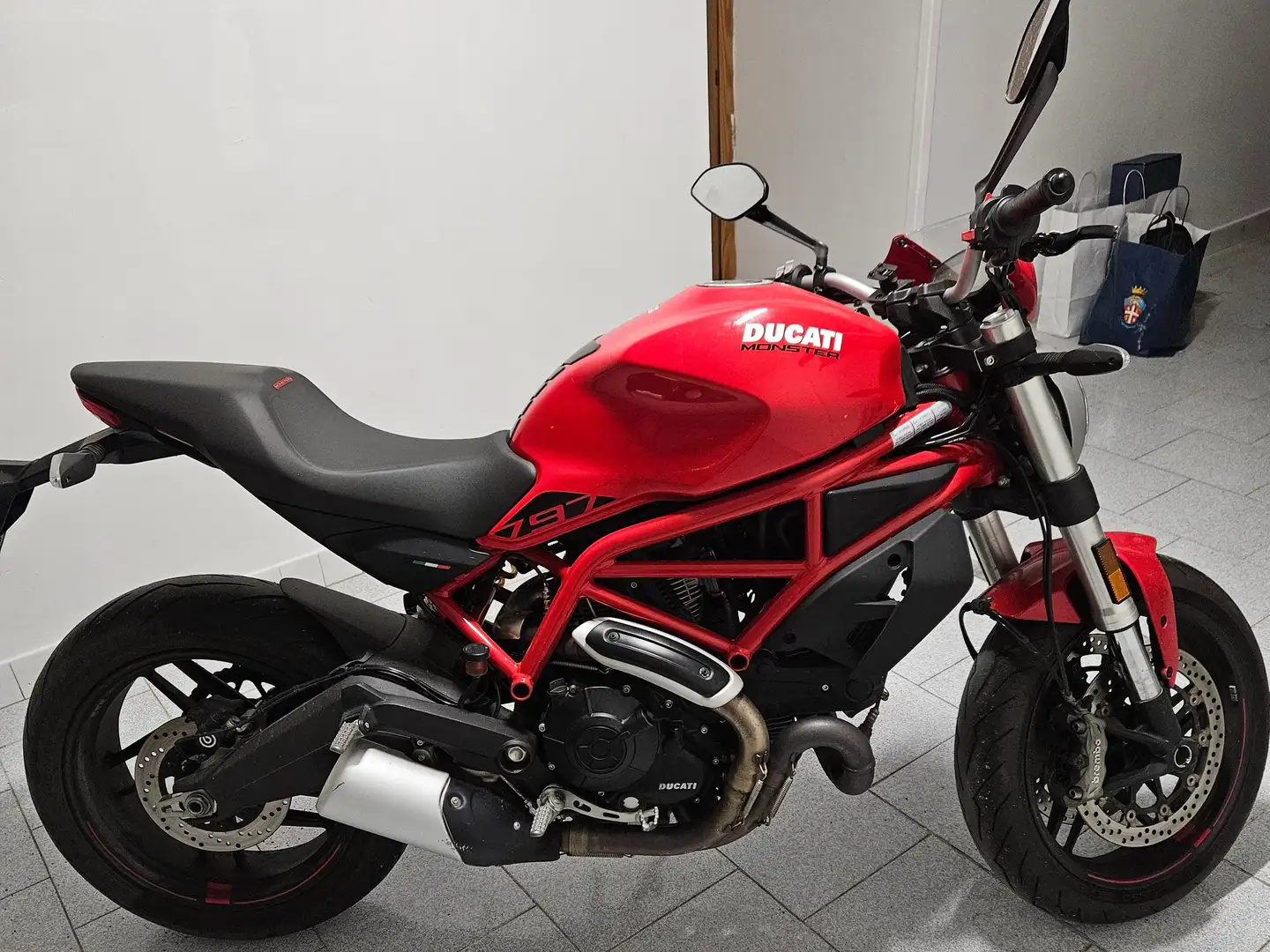 Ducati Monster 797 crvena - 1