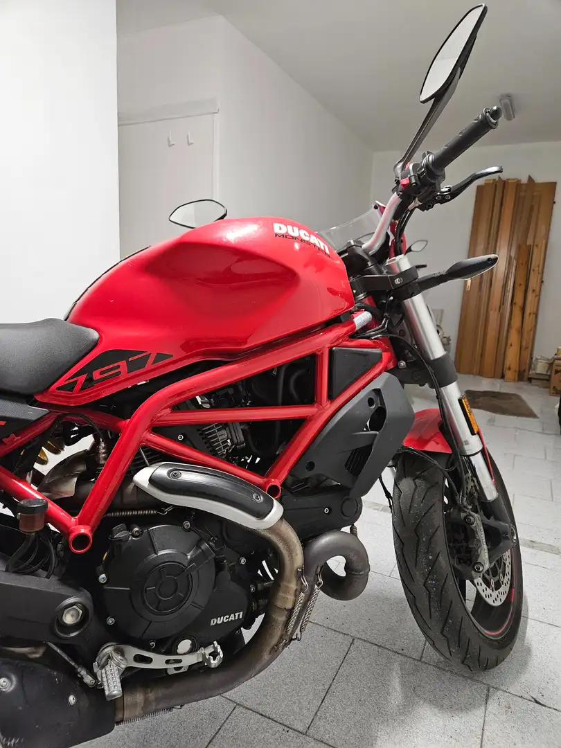 Ducati Monster 797 crvena - 2