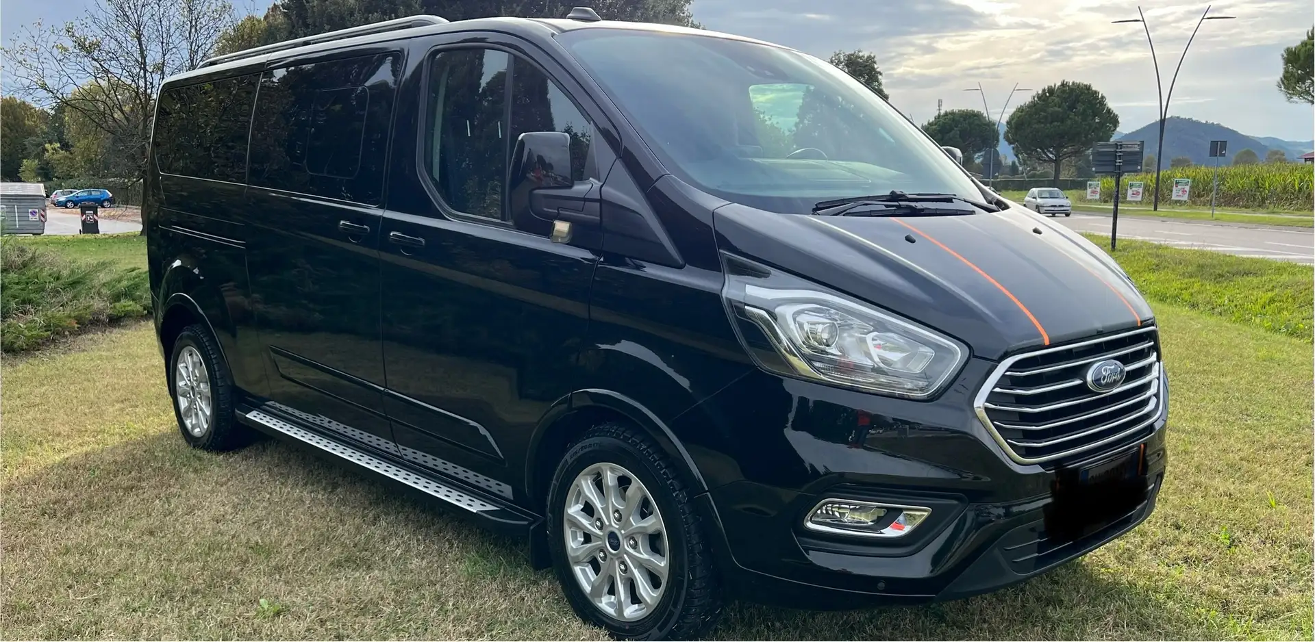 Ford Tourneo Custom 8 posti Nero - 2