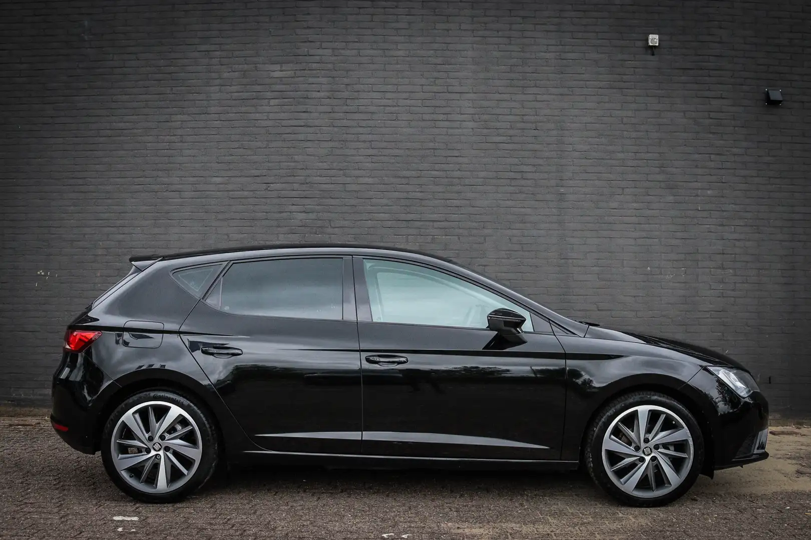 SEAT Leon 1.0 EcoTSI Reference Airco/CruiseControl Zwart - 2