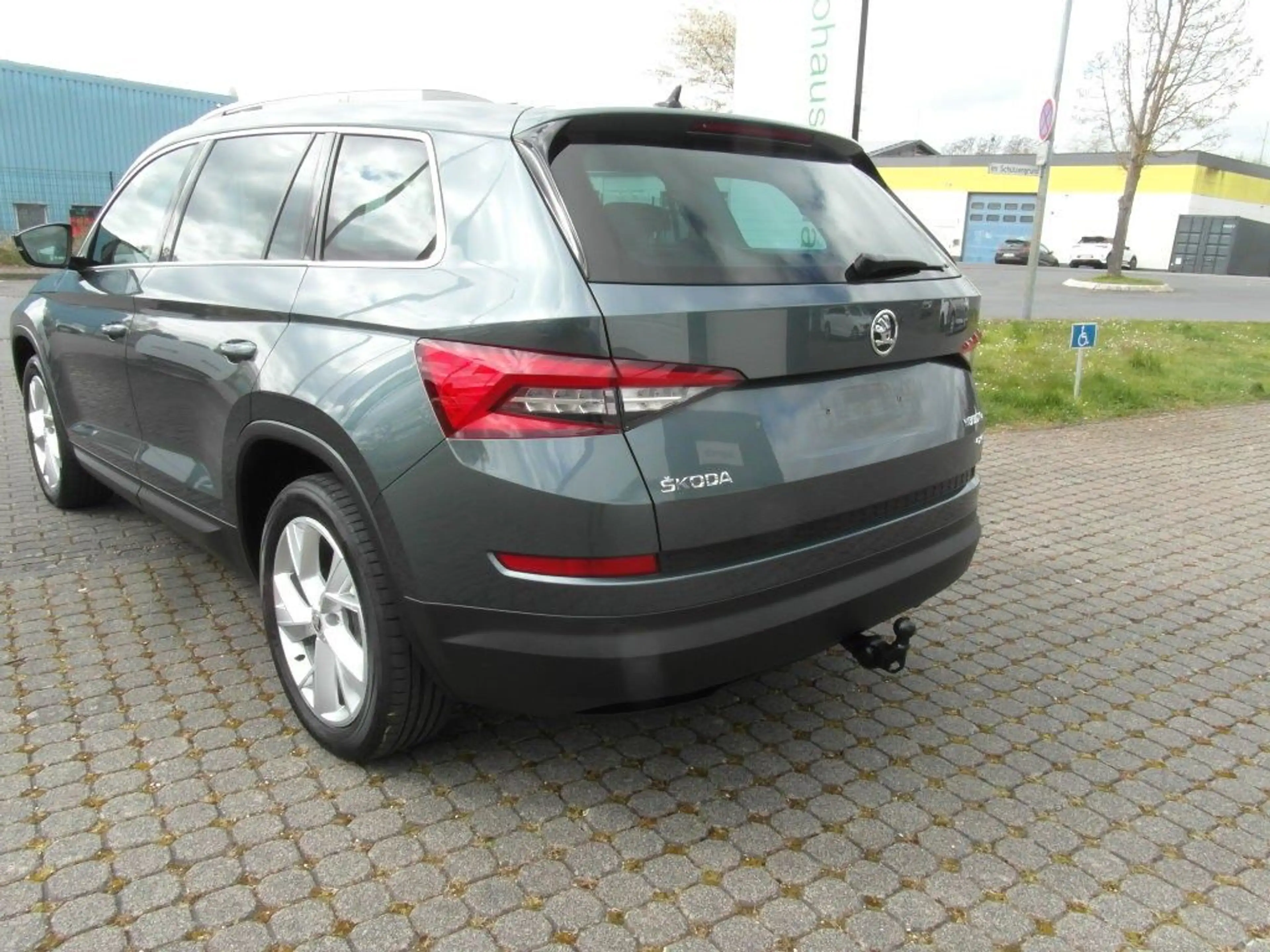 Skoda Kodiaq 2.0 TDI 140kW DSG 4x4,AHK,Panor, 7Sz,Navi — photo 3