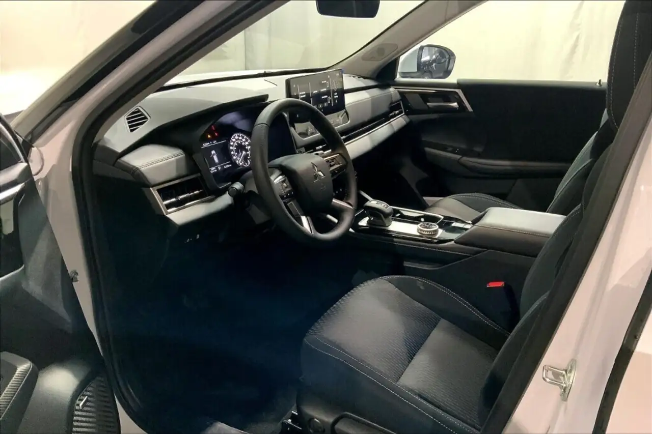 Mitsubishi Outlander снимка Mitsubishi Outlander