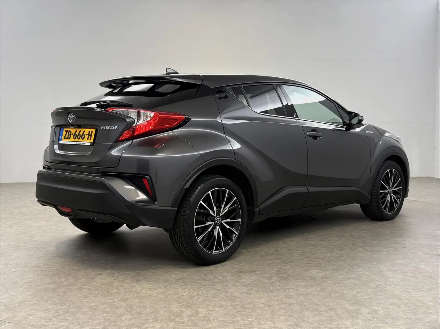 Toyota C-HR 1.8 Hybrid | 148PK | LED | Camera | Stuur/Stoelver Gris - 2