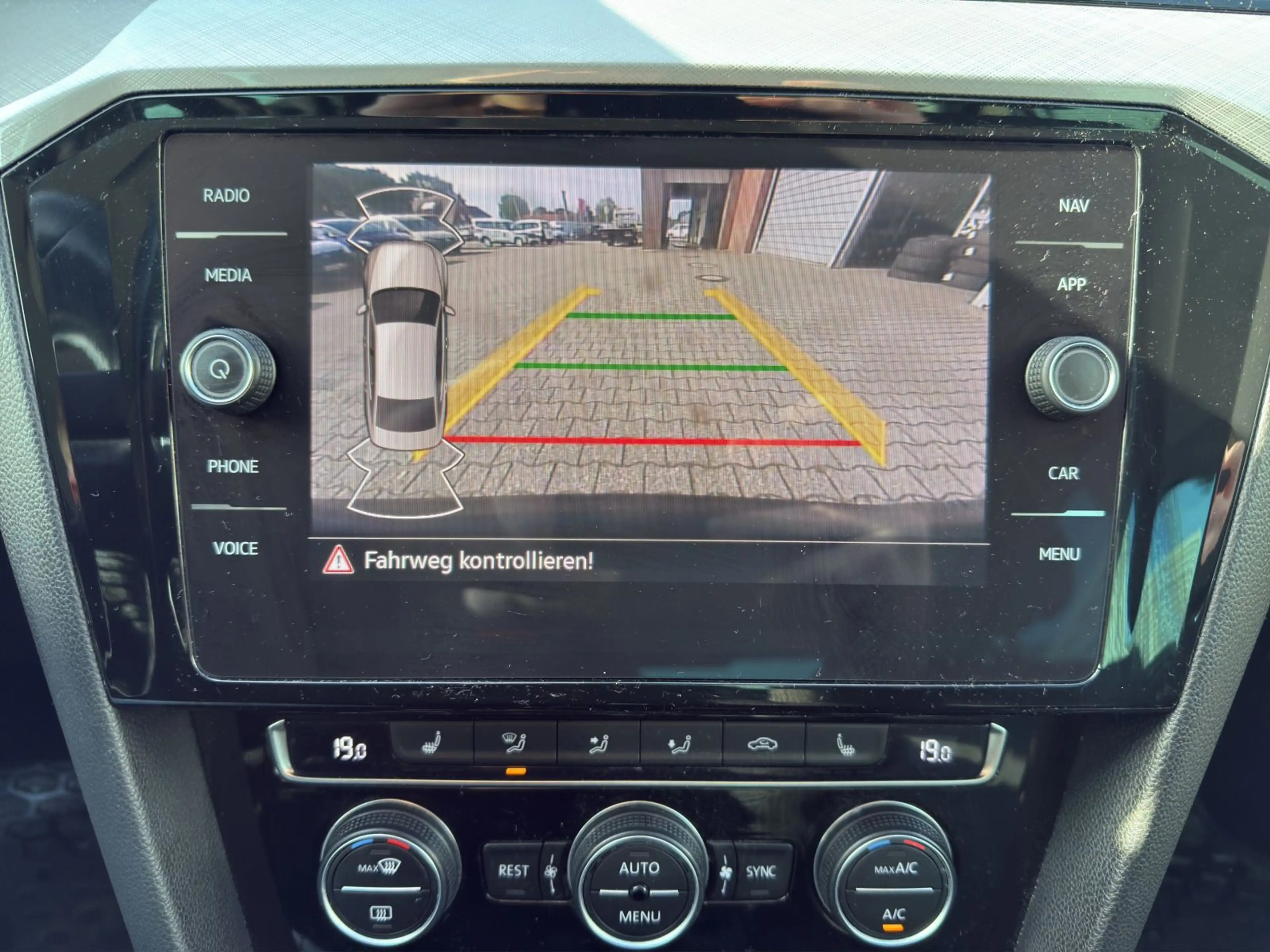 Volkswagen Passat 2.0 TDI Business (EURO 6d-TEMP) — photo 13