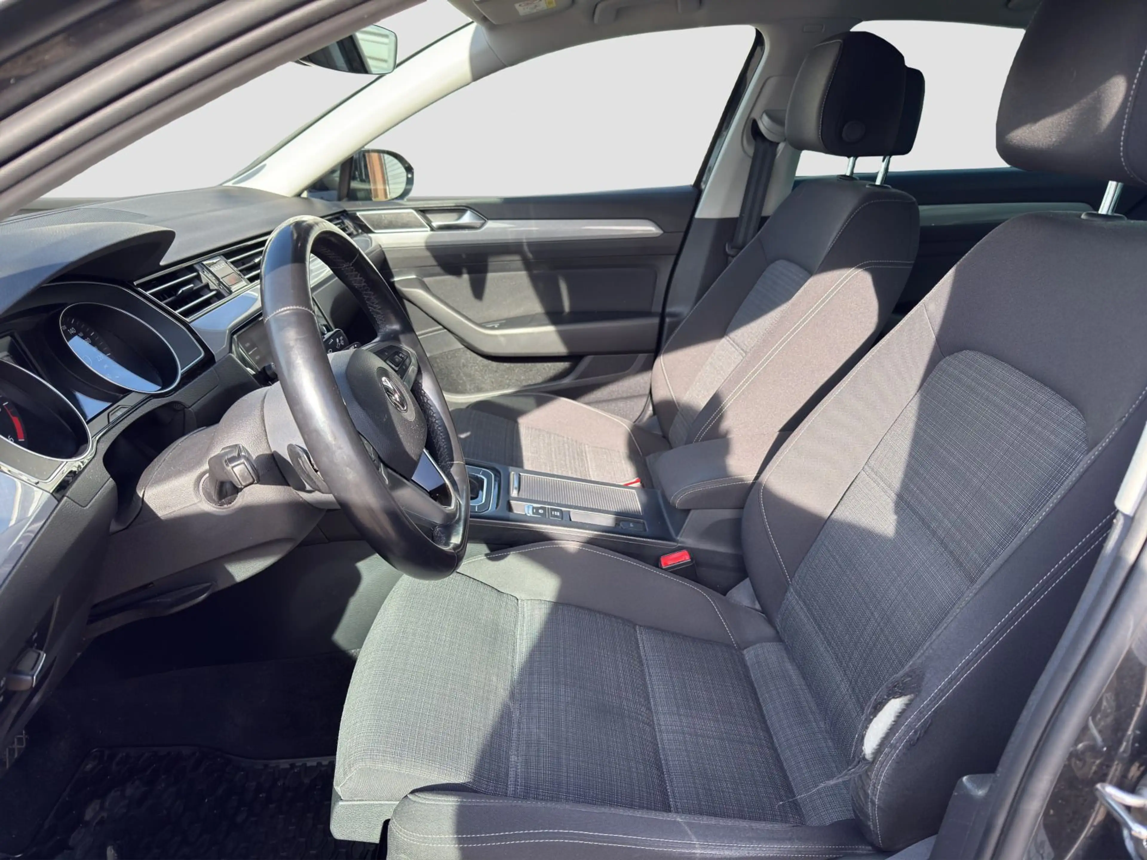 Volkswagen Passat 2.0 TDI Business (EURO 6d-TEMP) — photo 9