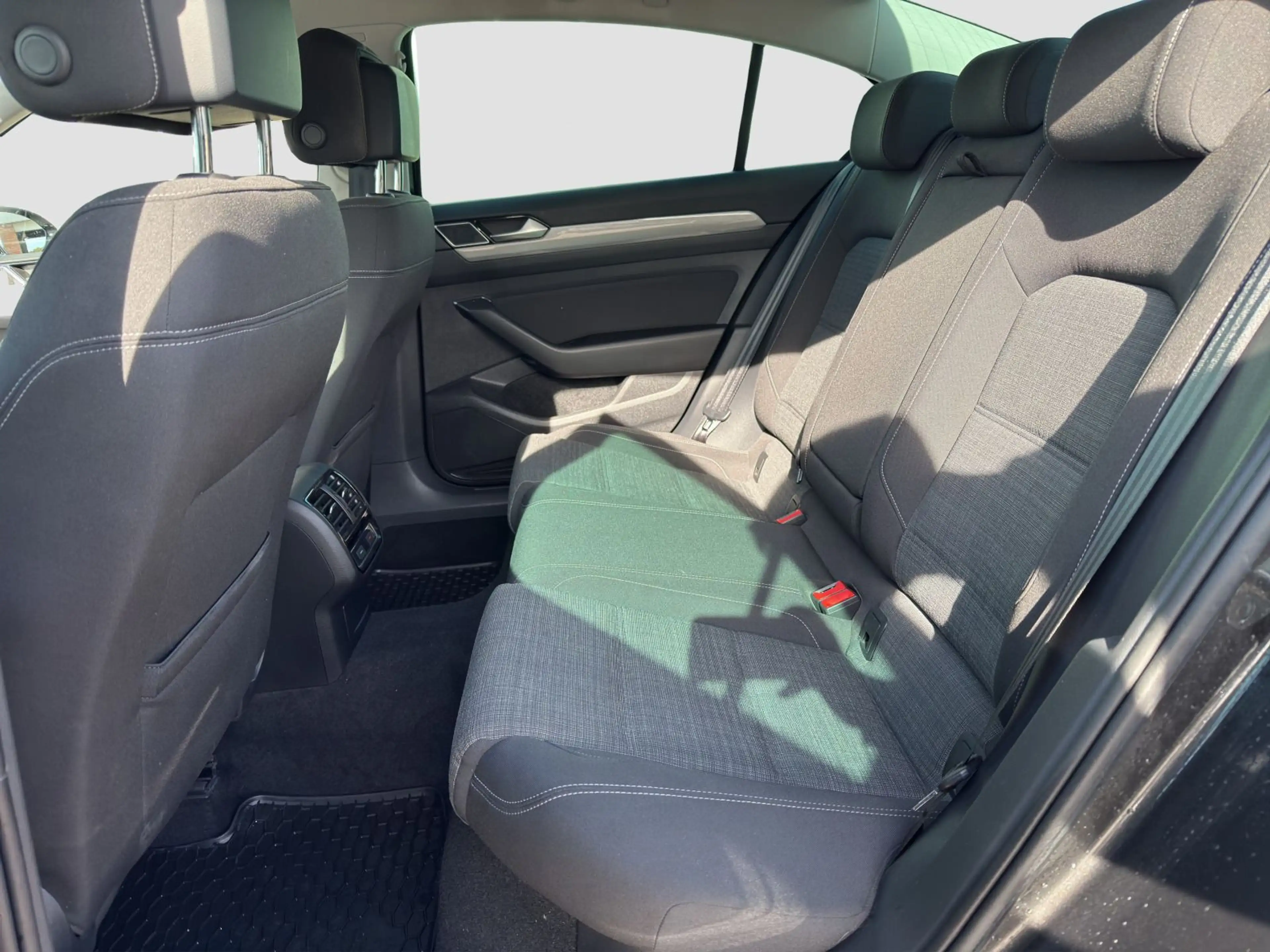 Volkswagen Passat 2.0 TDI Business (EURO 6d-TEMP) — photo 10