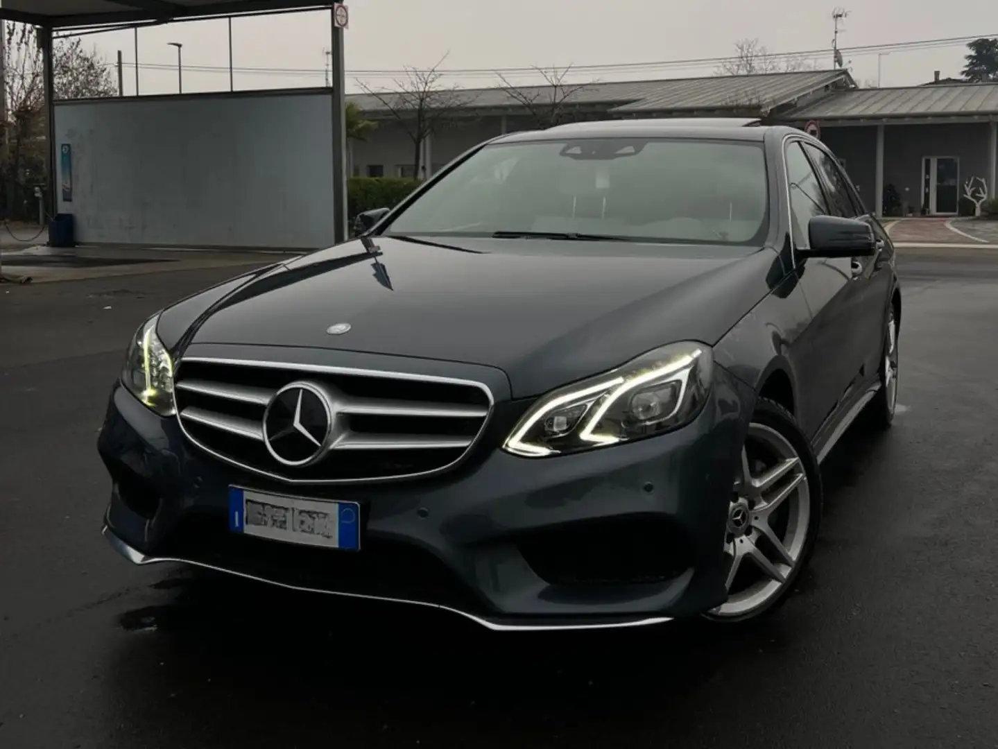 Mercedes-Benz E 350 AMG - 4MATIC - BlueTec Šedá - 1