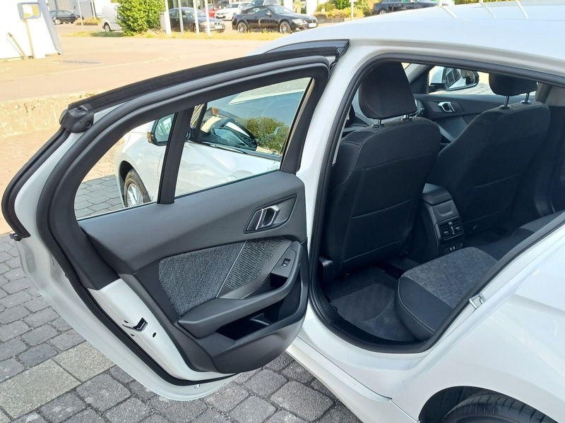 BMW 120 Limousine ACC Innov.-paket HUD Kgo 3DV AHK — photo 13
