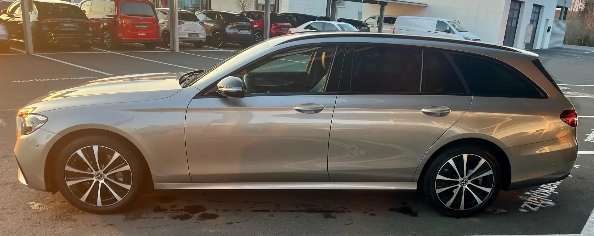 Mercedes-Benz E 300 300e PHEV T Aut. AMG-Line Silber - 2