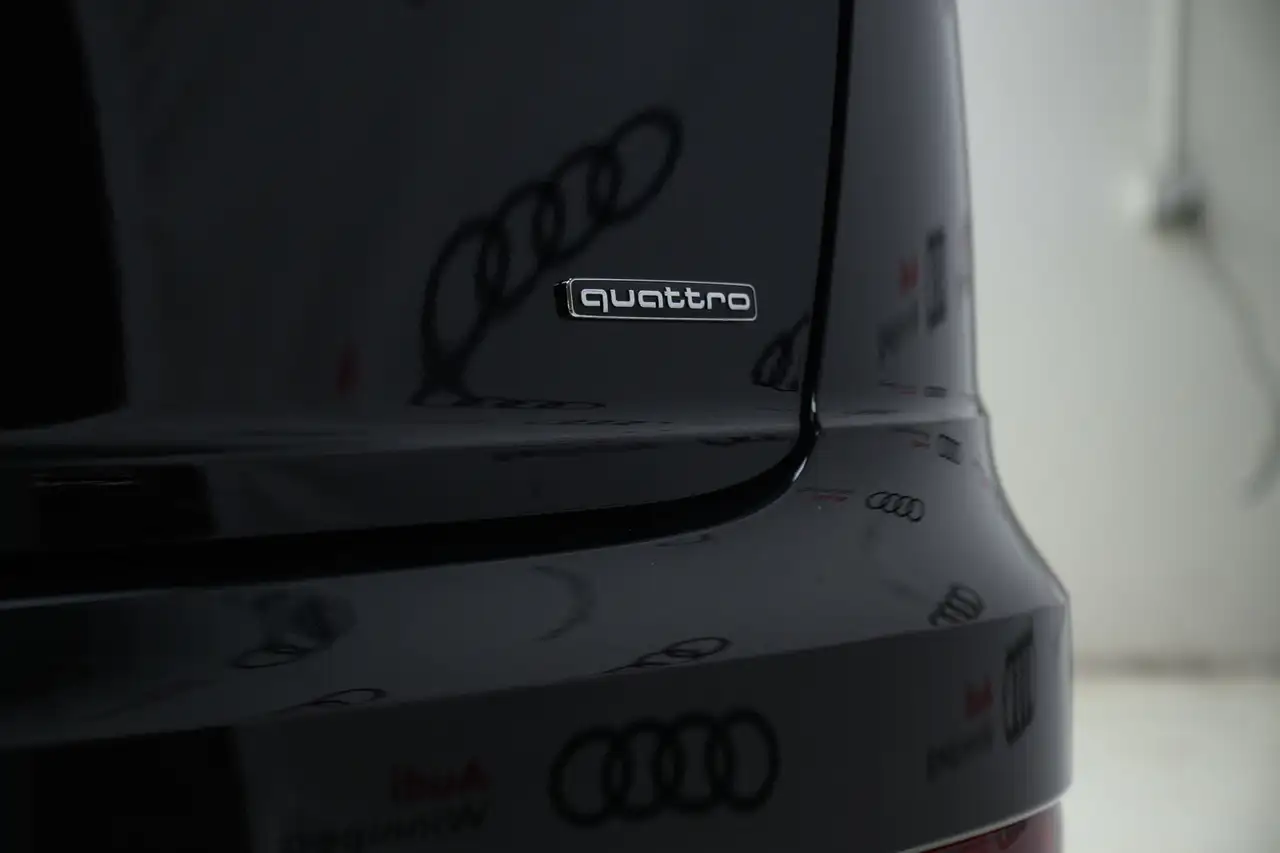 Audi Q8 снимка Audi Q8