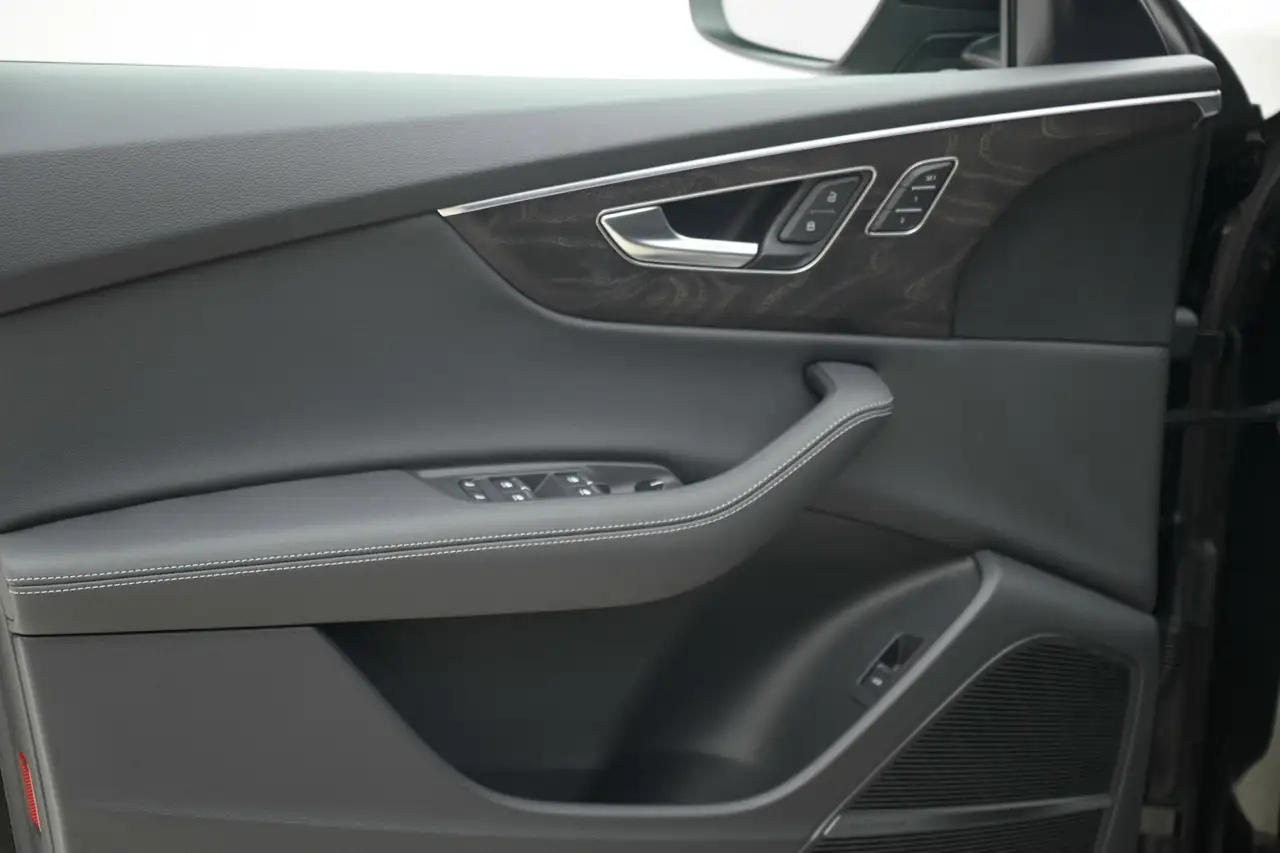 Audi Q8 снимка Audi Q8