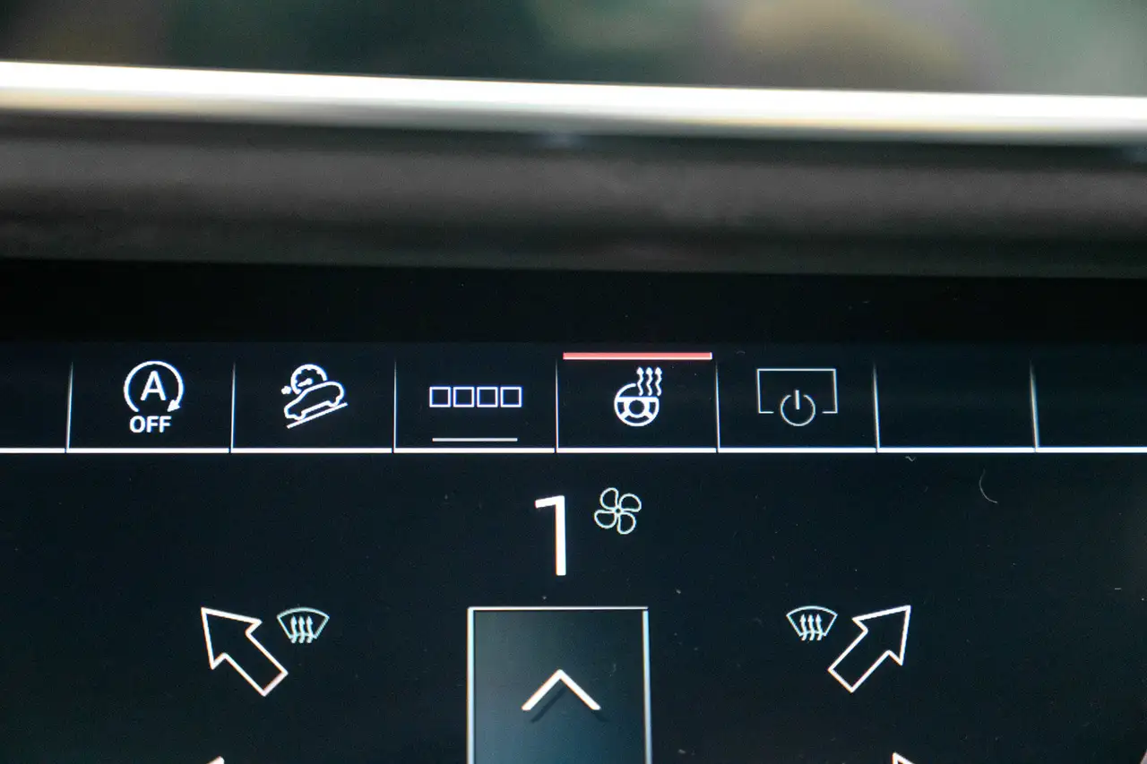 Audi Q8 снимка Audi Q8