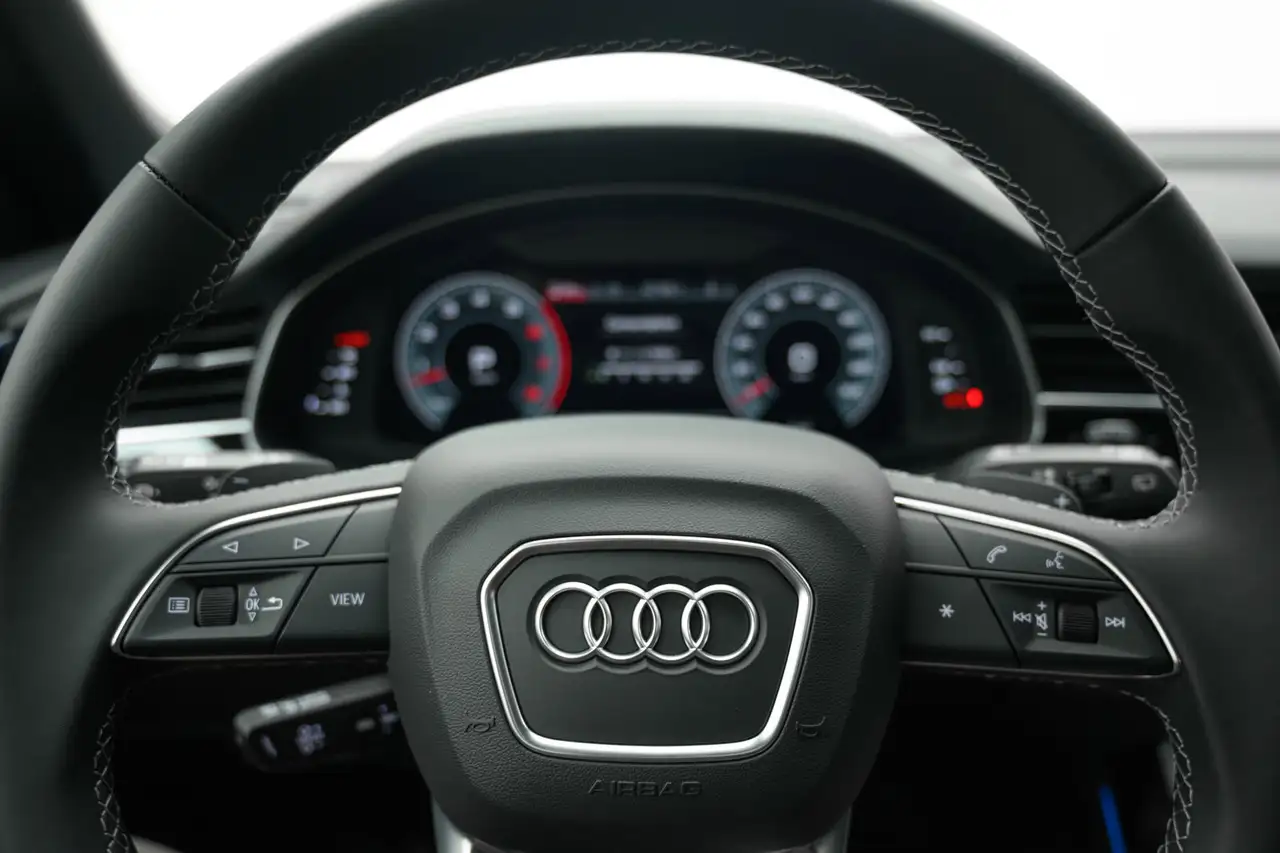 Audi Q8 снимка Audi Q8