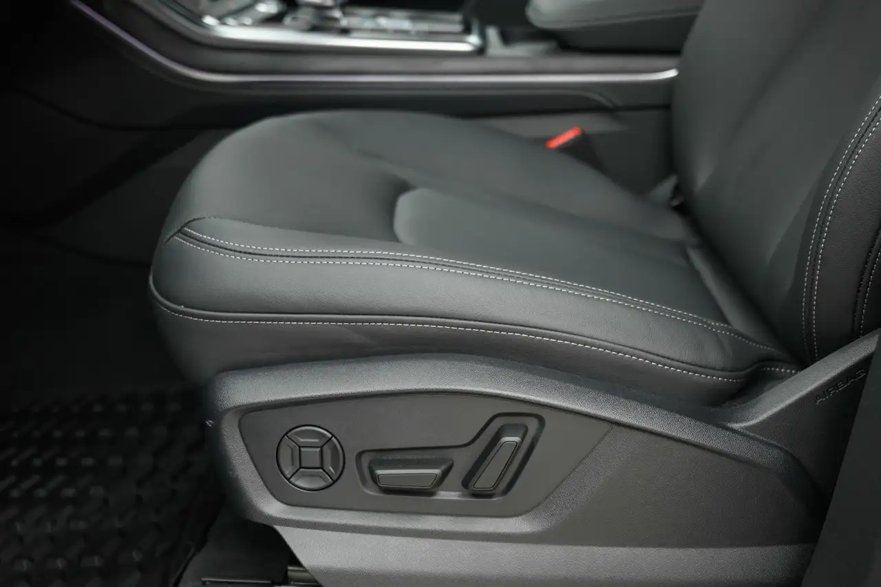 Audi Q8 снимка Audi Q8