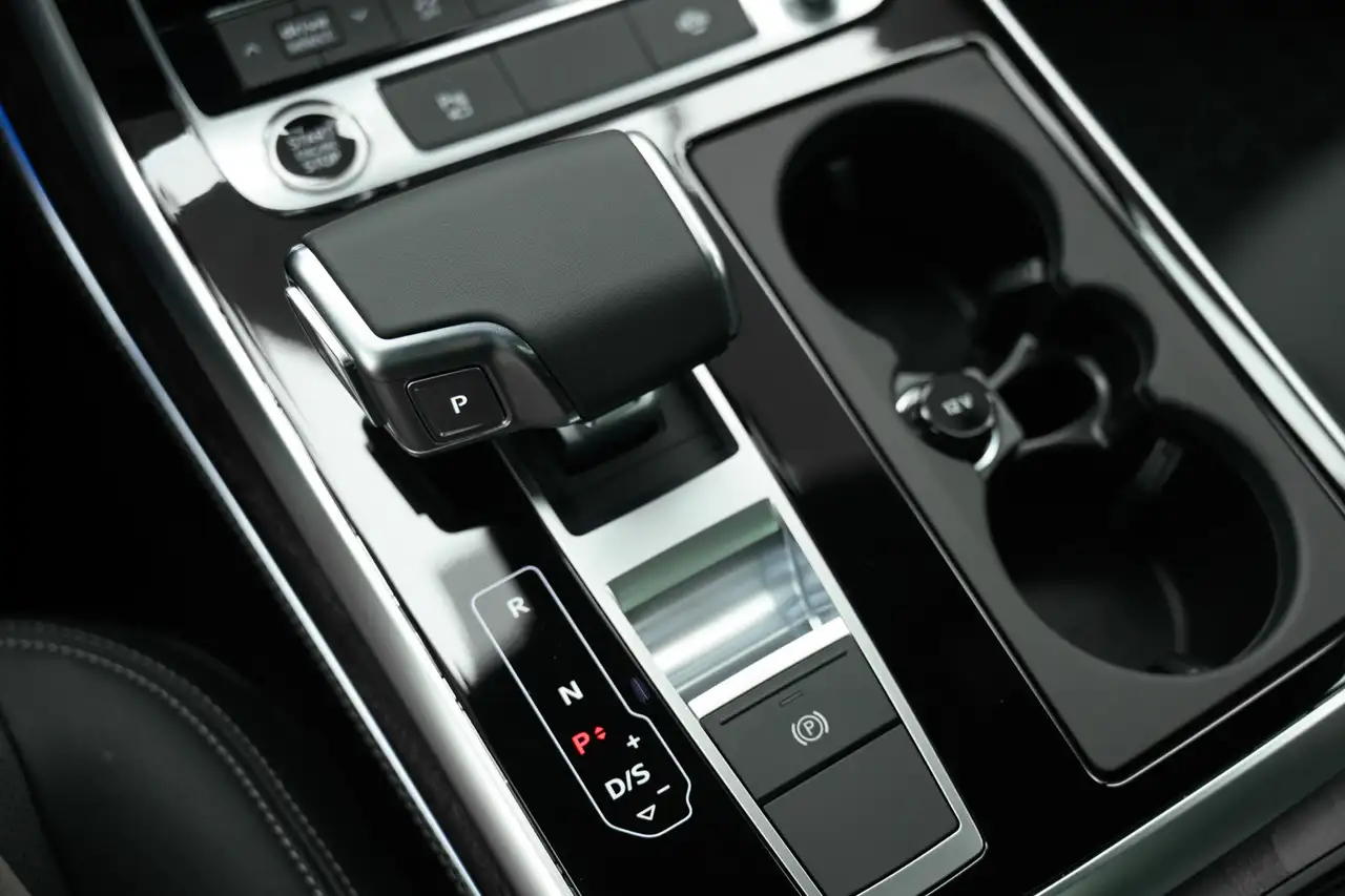 Audi Q8 снимка Audi Q8