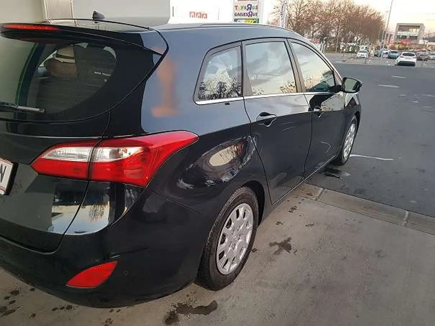 Hyundai i30 i30 CW 1,6 CRDi Premium DPF Premium Schwarz - 1