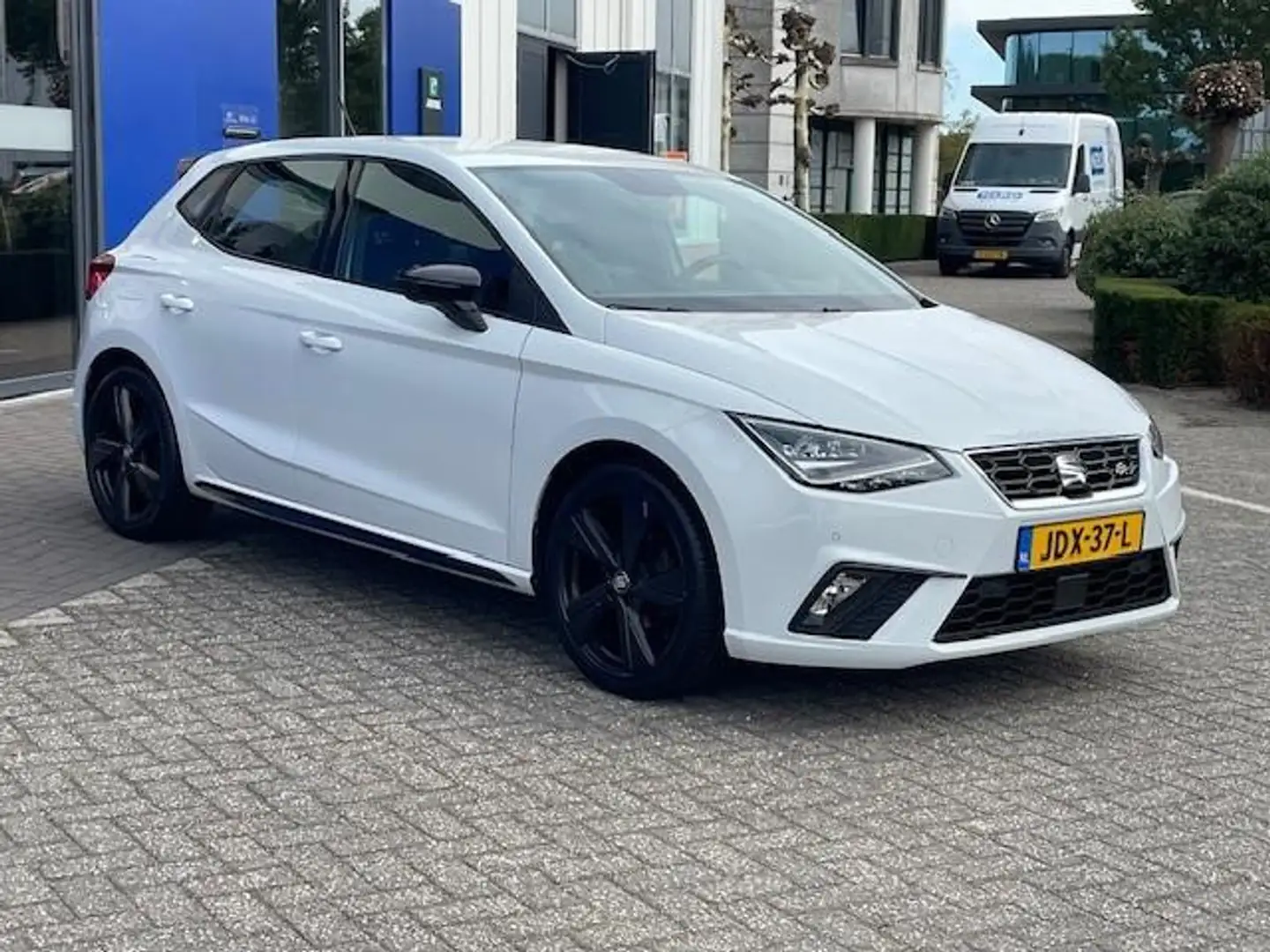 SEAT Ibiza 1.0 TSI 95pk FR Business Intense Black Edition Blanc - 2