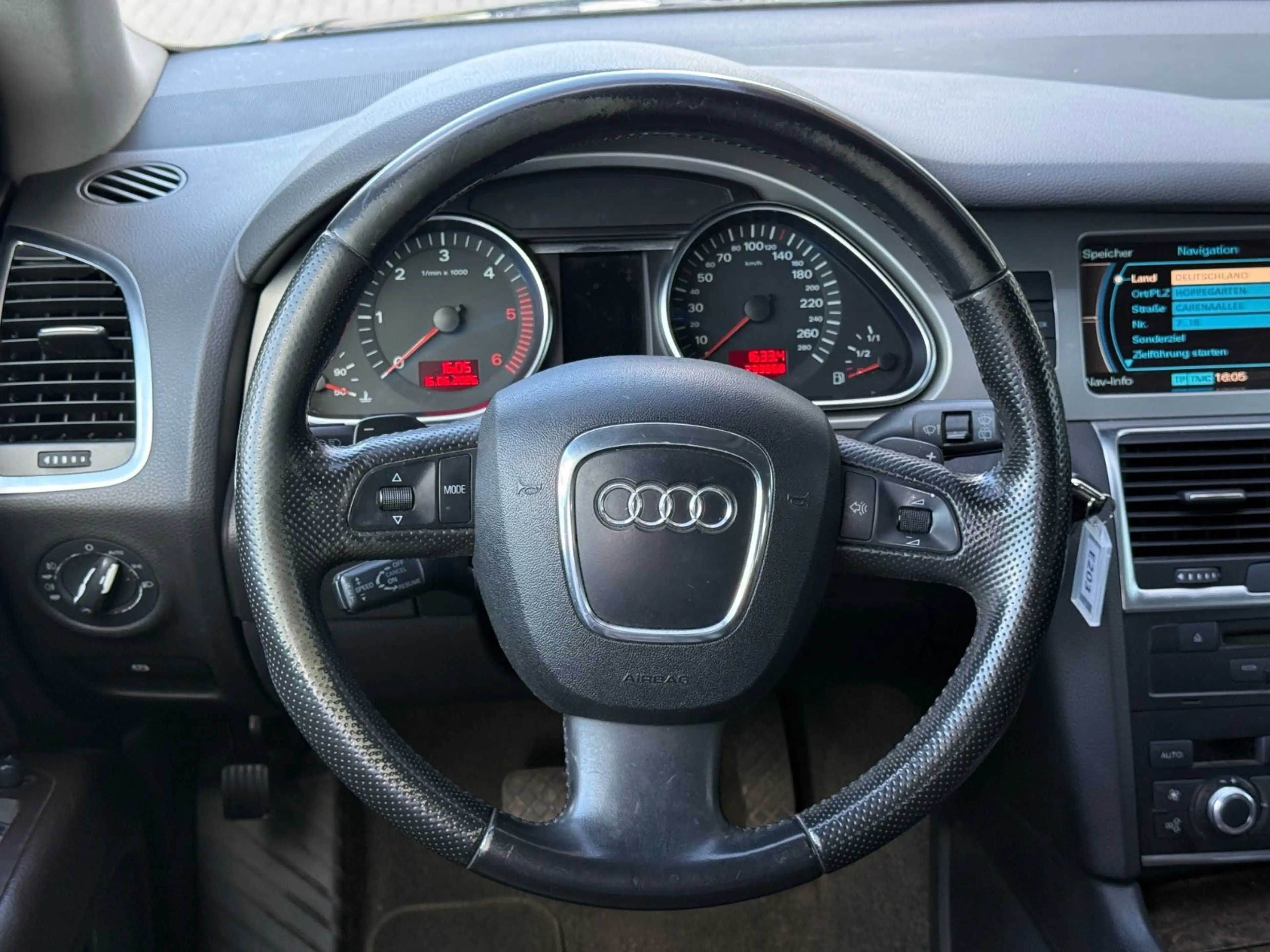 Audi Q7 3.0 TDI quattro — photo 8